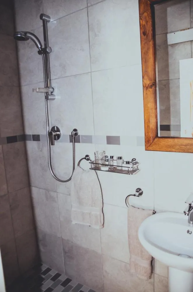 Shower in Dolliwarie Guesthouse