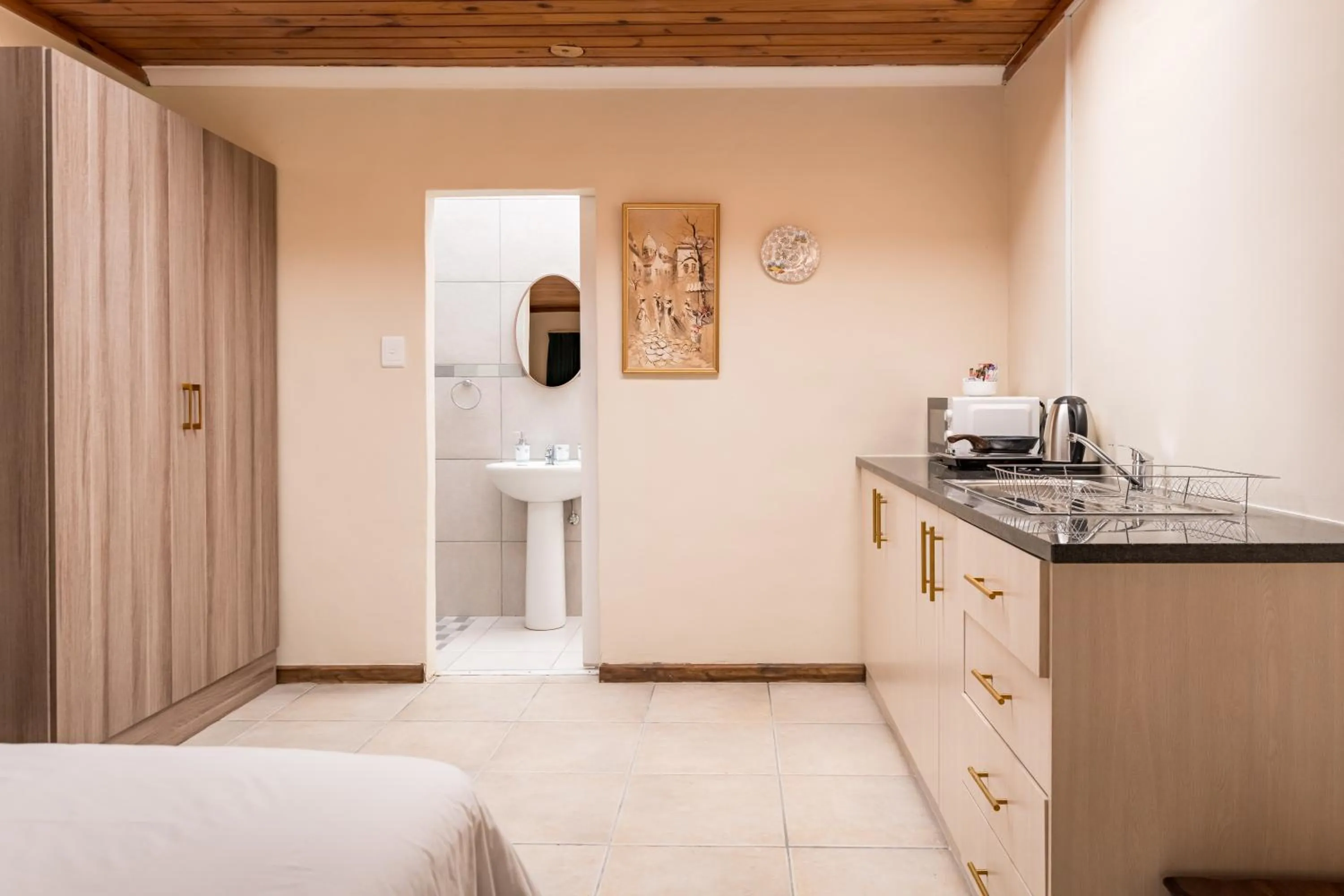 Coffee/tea facilities, Bed in Dolliwarie Guesthouse