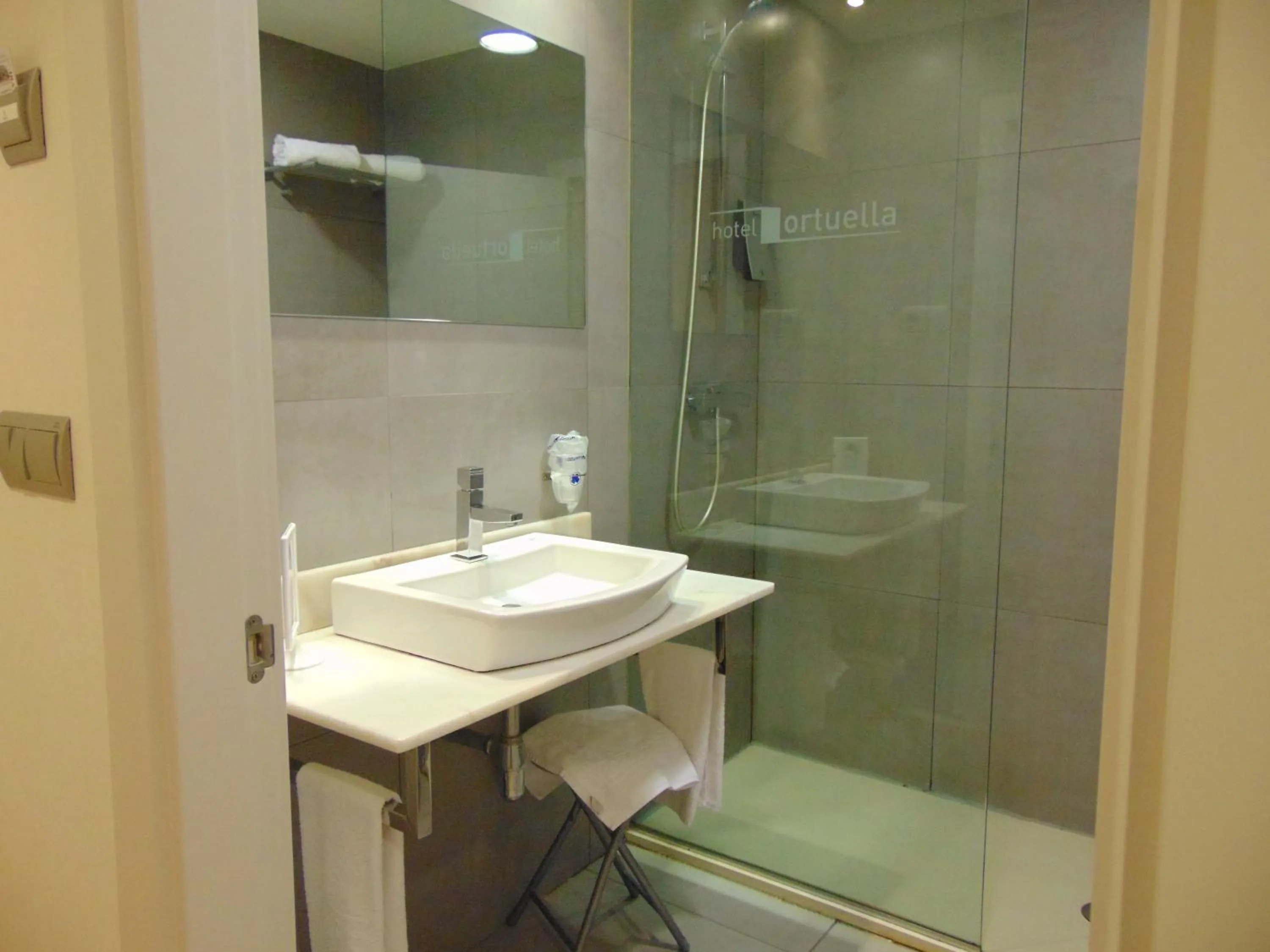 Shower in Hotel Ortuella