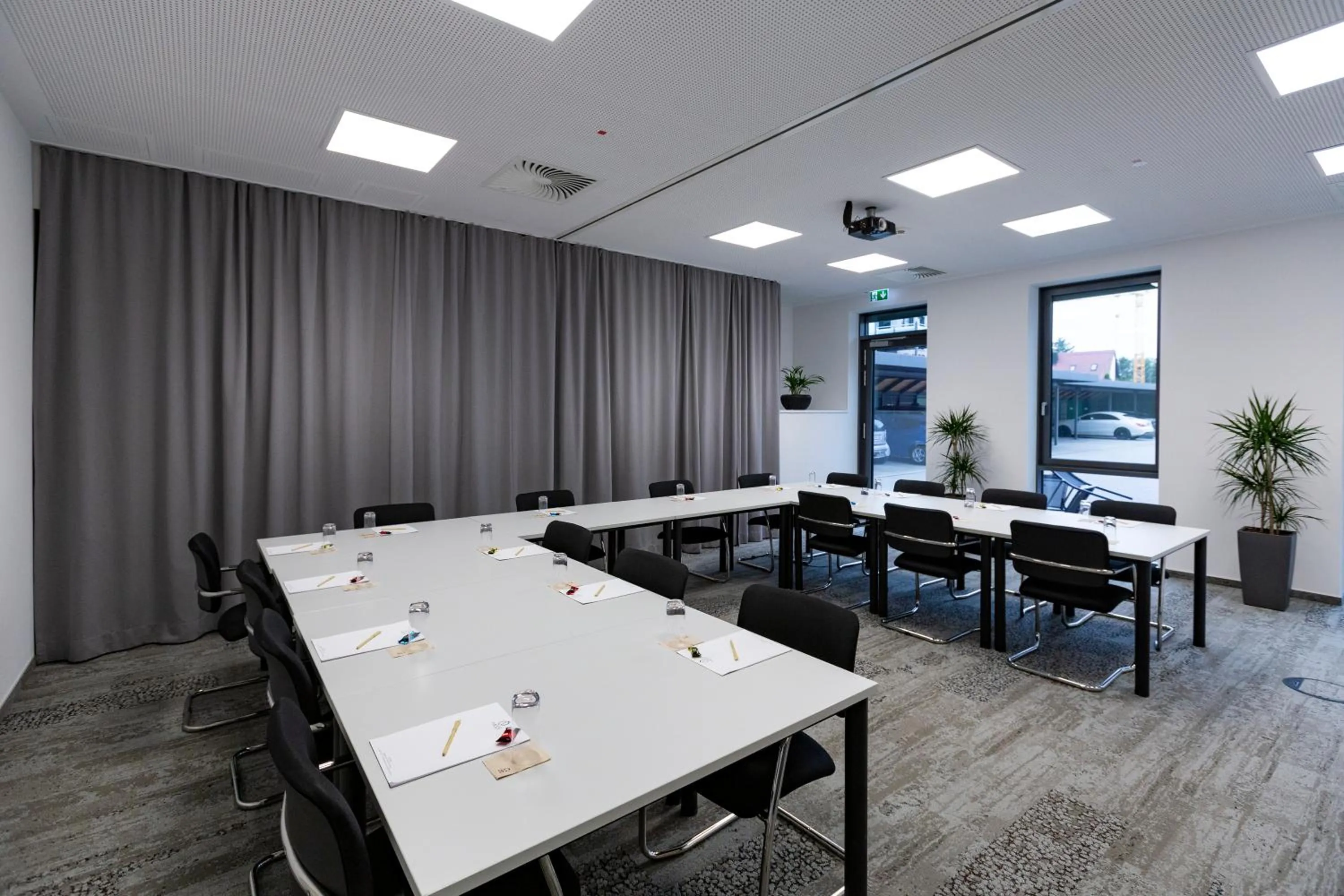 Business facilities in Hotel MODI