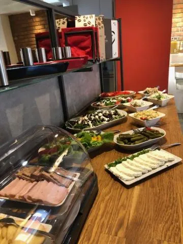 Buffet breakfast in Hotel77