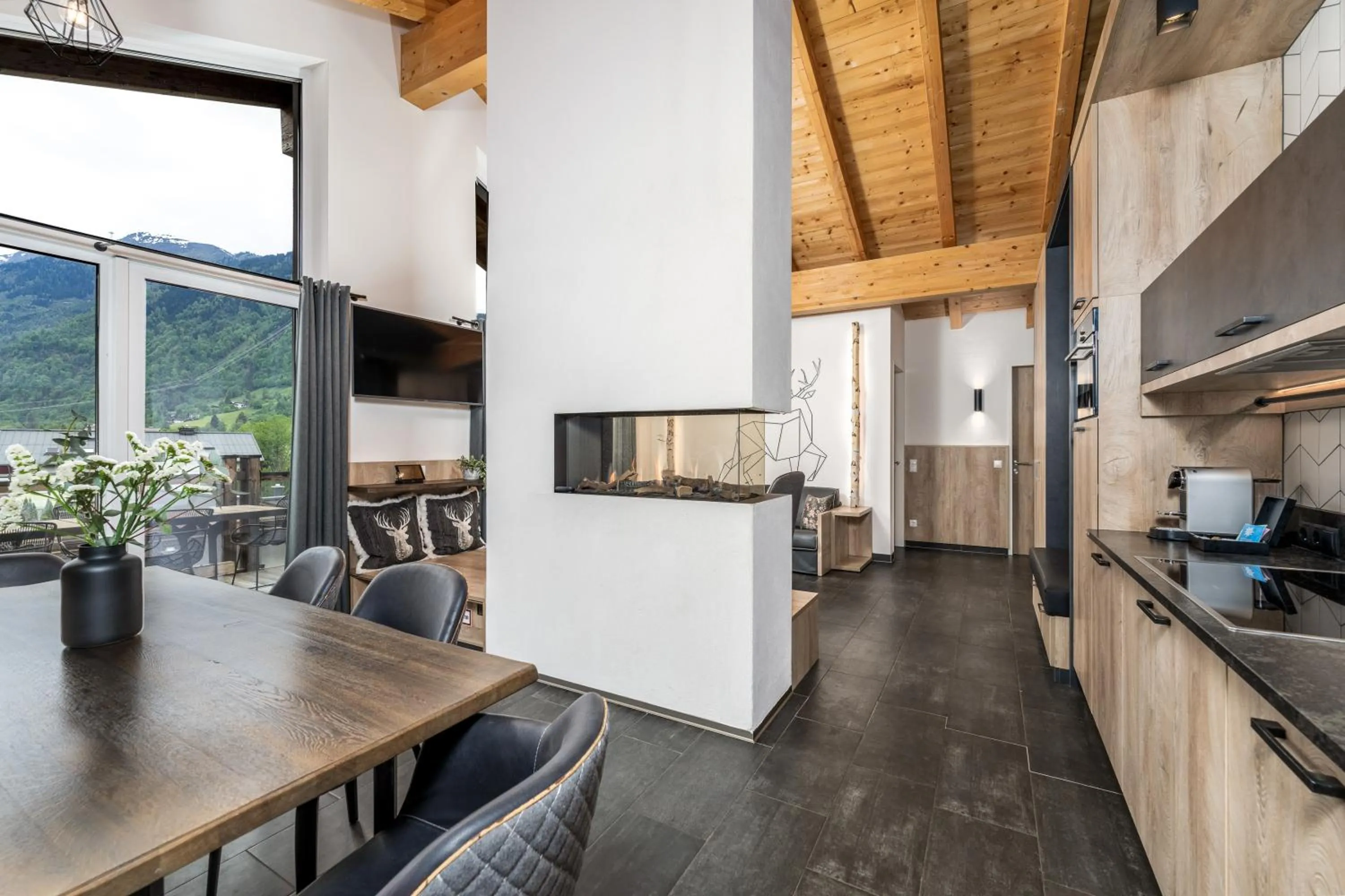 Dining area in 24 by AvenidA - Mountain Hotel