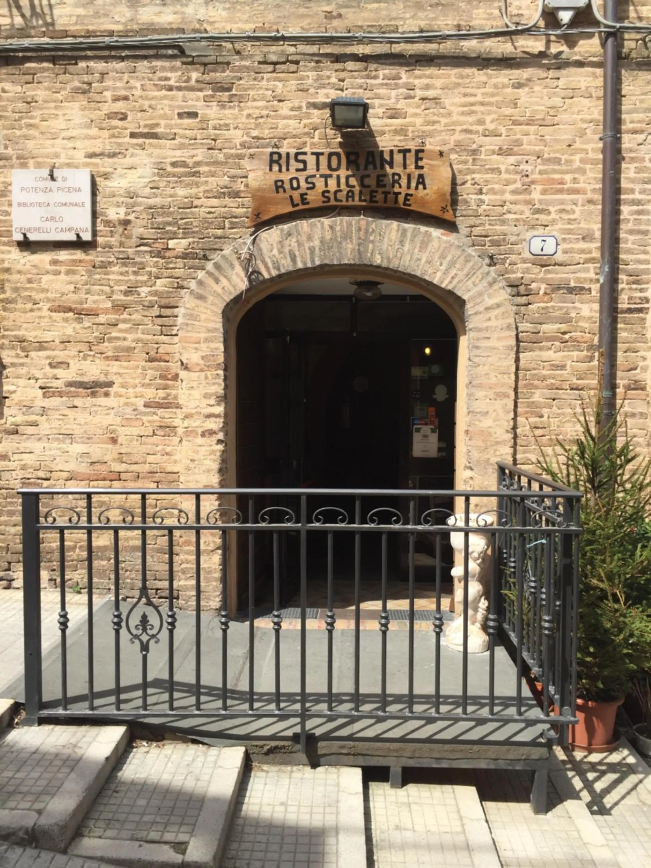 Restaurant/places to eat in Romantik Zimmer