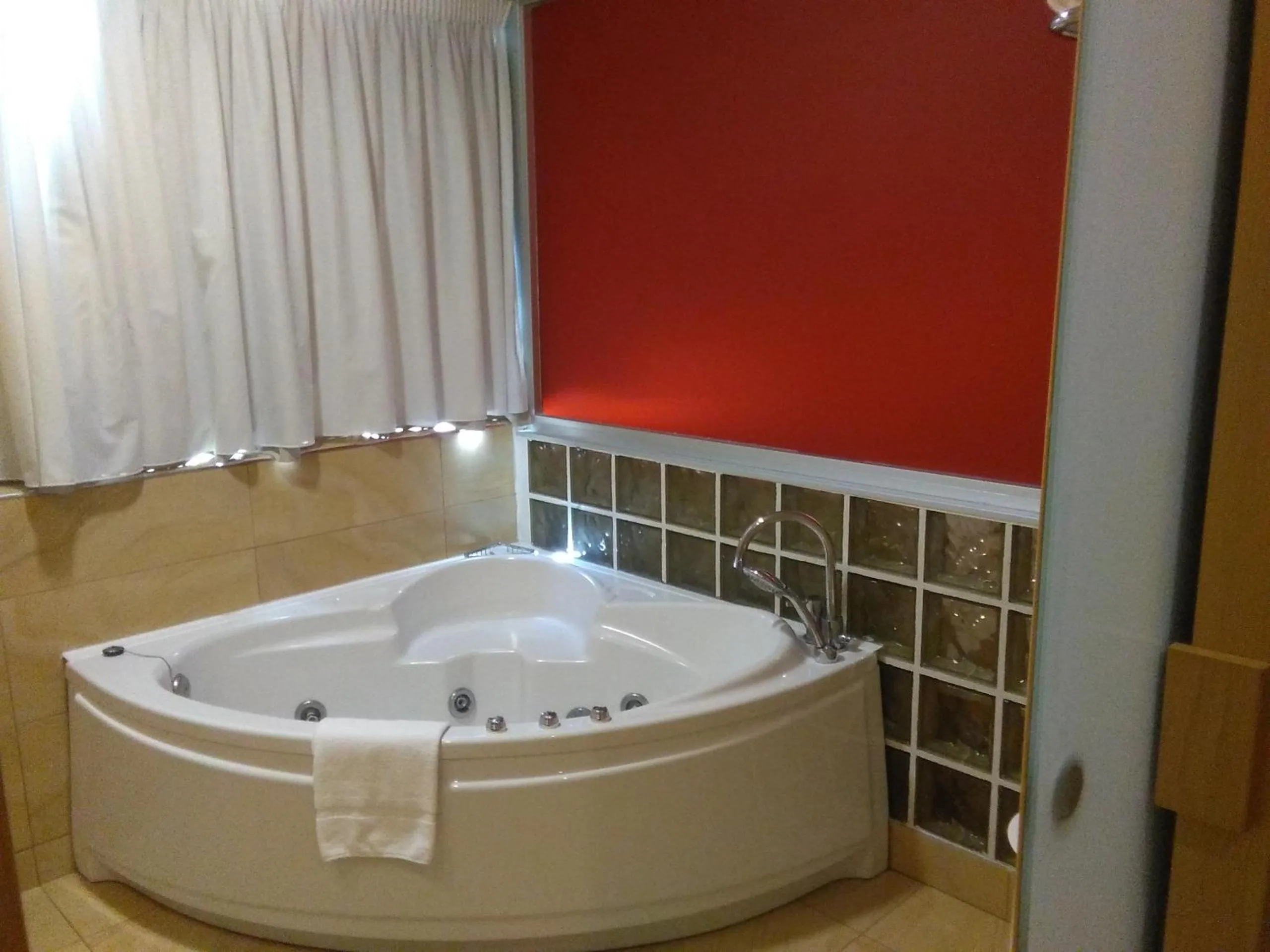 Hot Tub, Bathroom in Hotel Ciudad de Corella