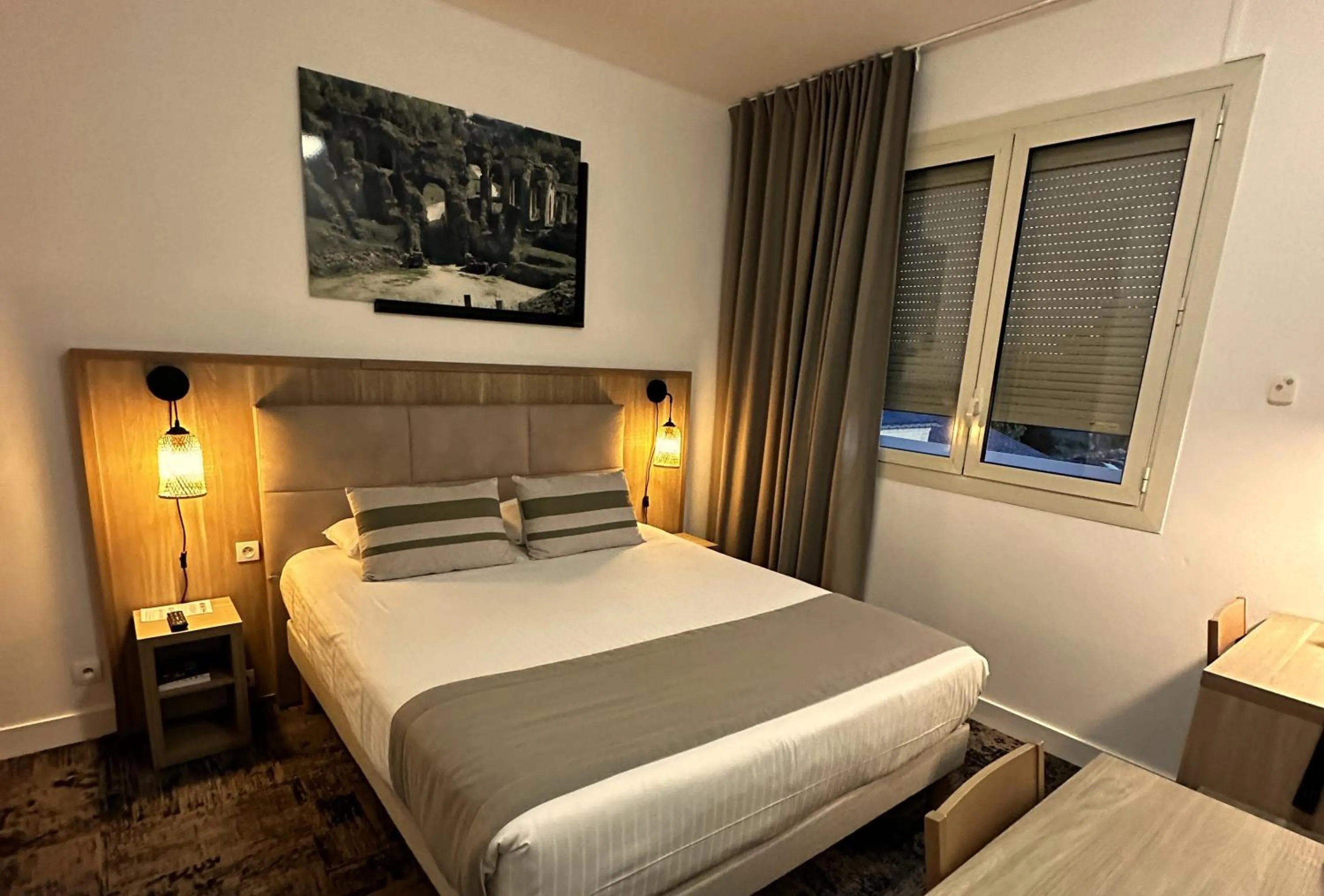 internet, Bed in Logis Le Passiflore Cognac