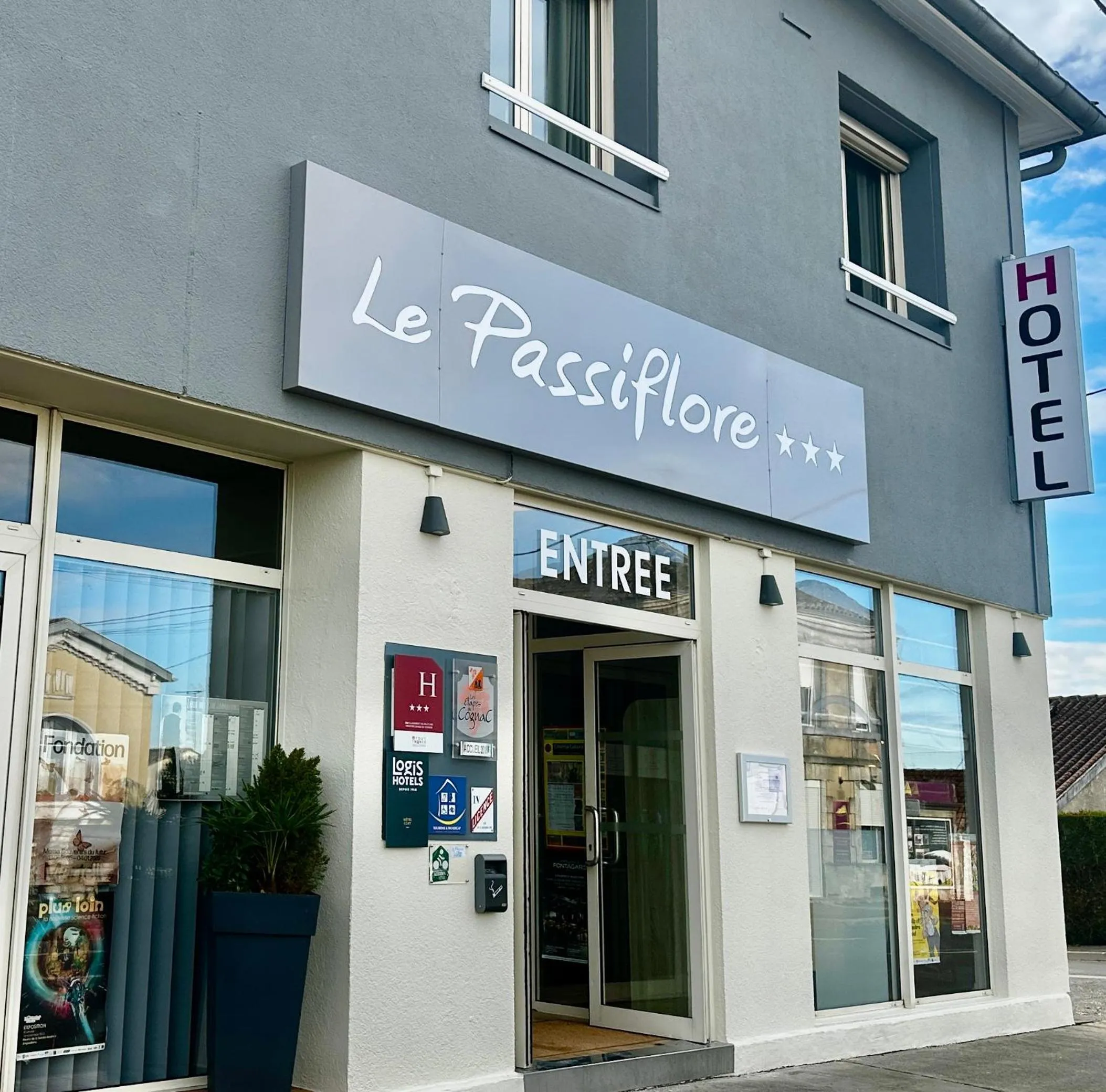 Property building in Logis Le Passiflore Cognac