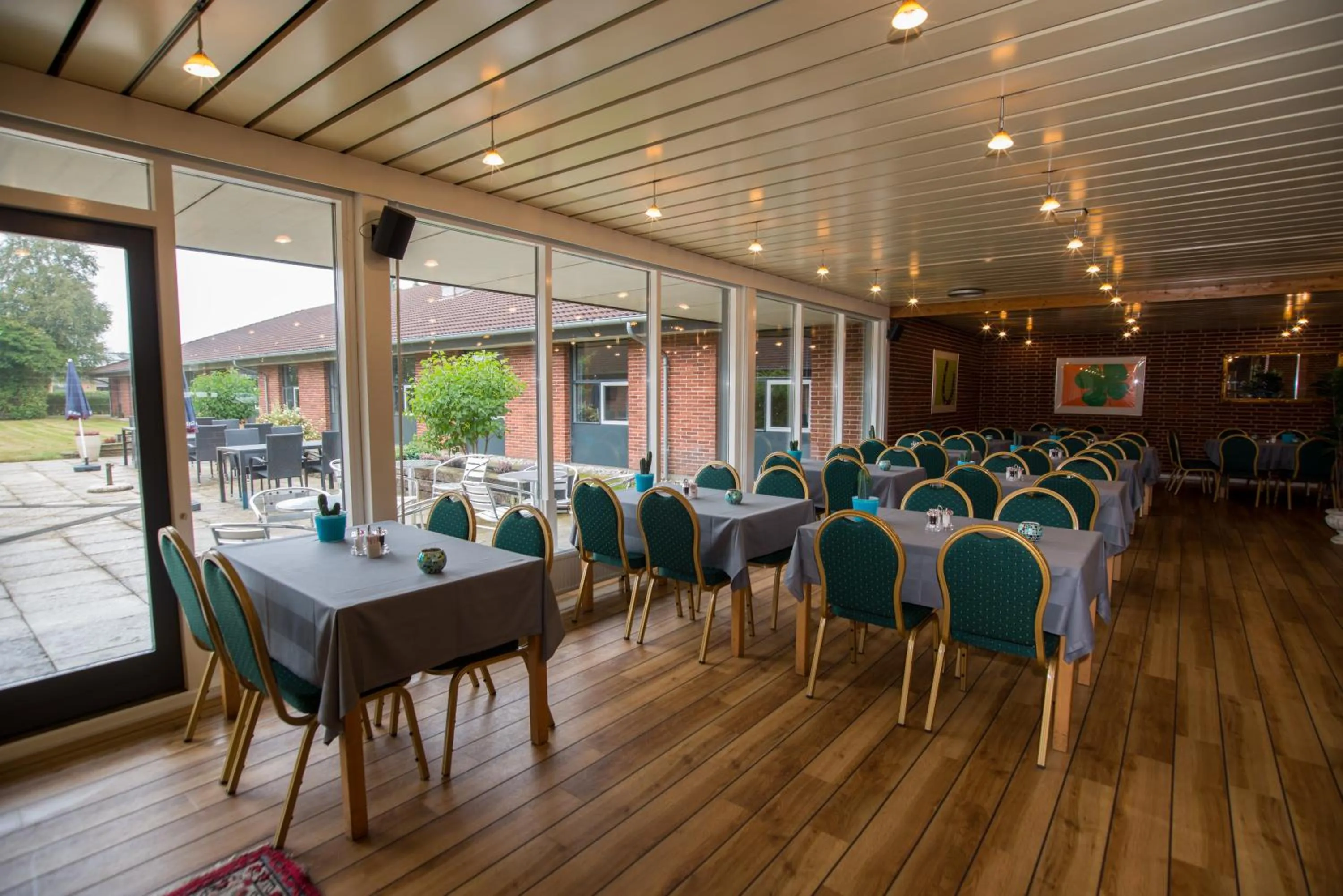 Restaurant/places to eat in Hotel Lynggaarden