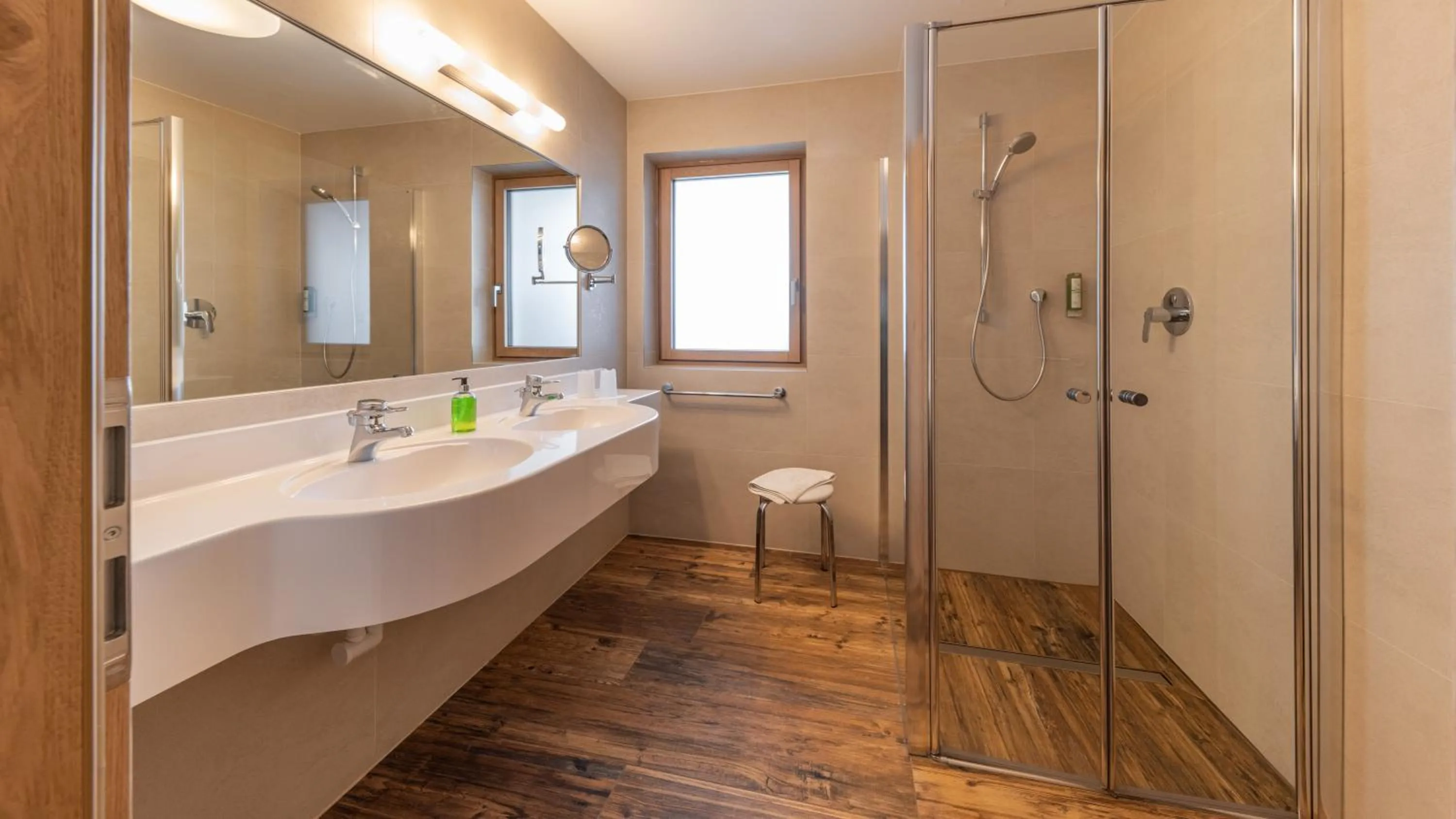 Shower in Hotel Interski