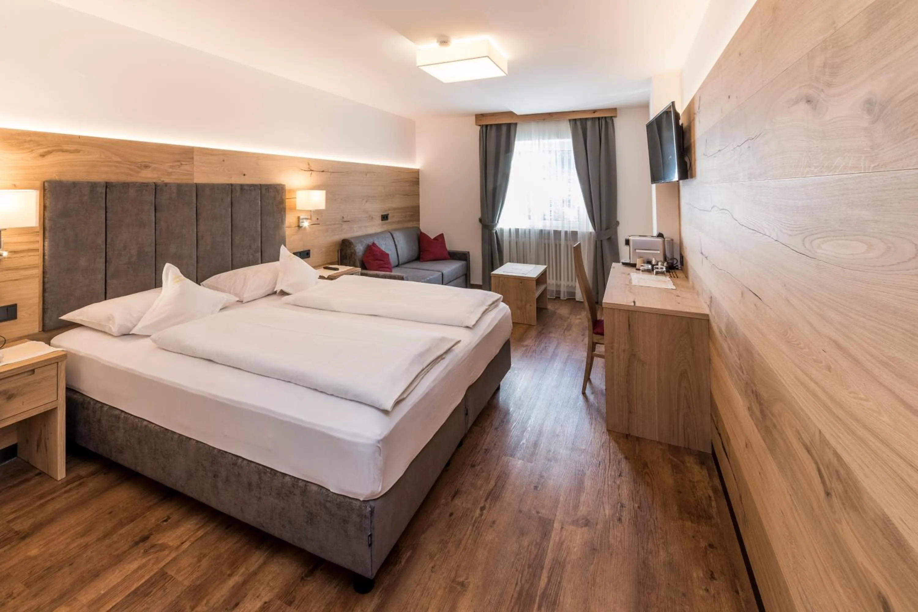 Bedroom, Bed in Hotel Interski