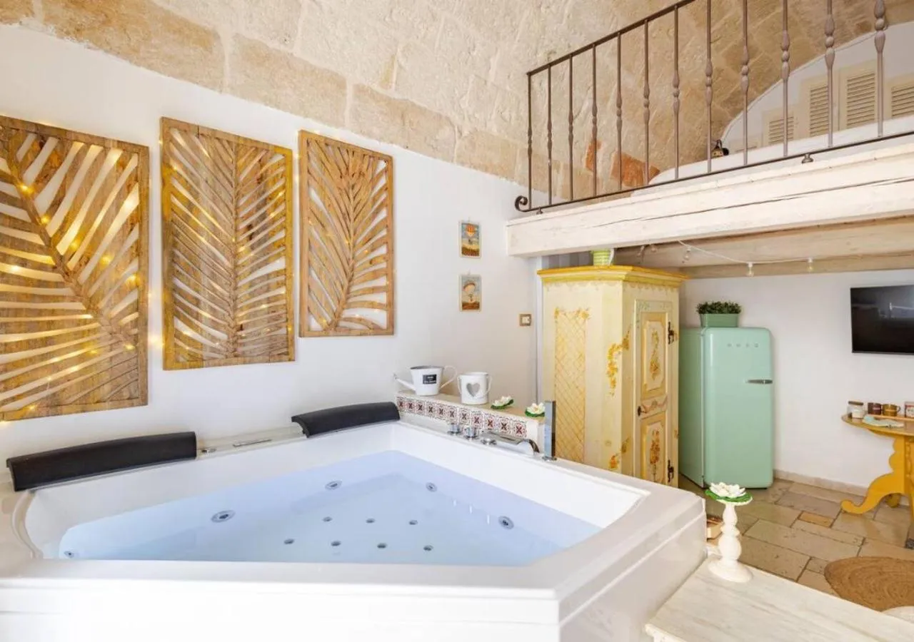 Hot Tub, Bed in B&B Casa Fiore