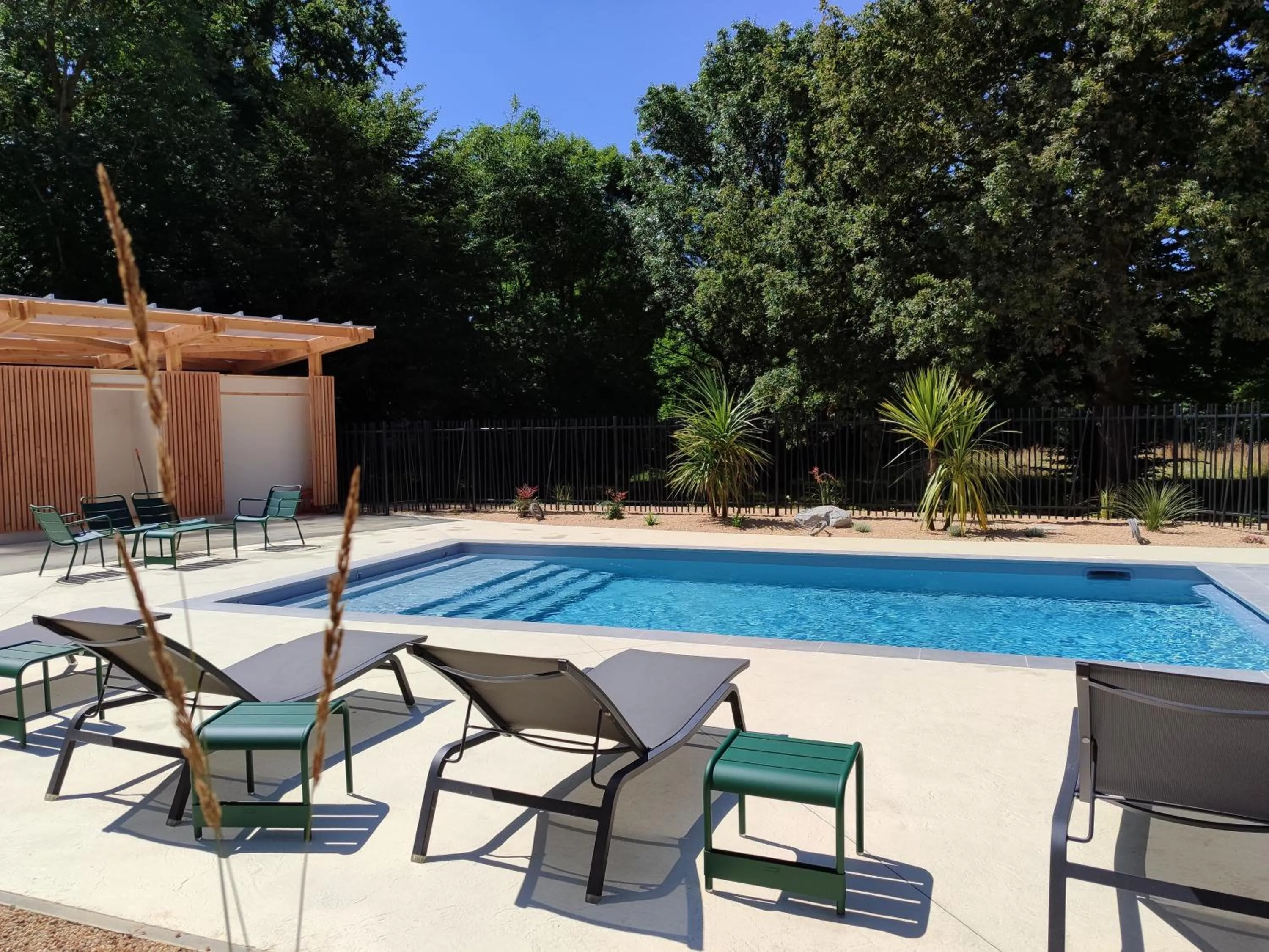 Swimming pool in Hotel Restaurant Saint James, Montaigu-Vendée The Originals Boutique