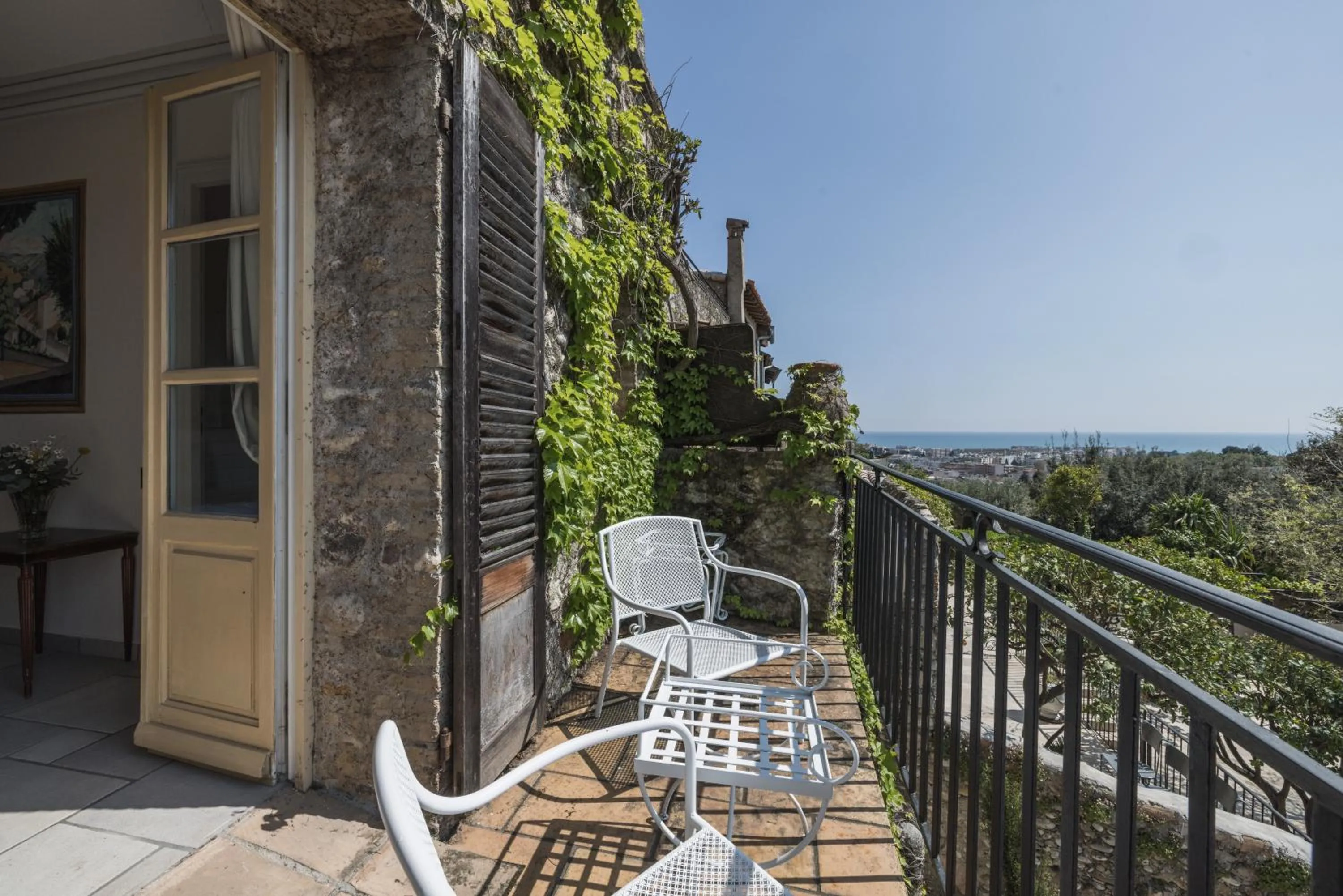 Property building in Château Le Cagnard