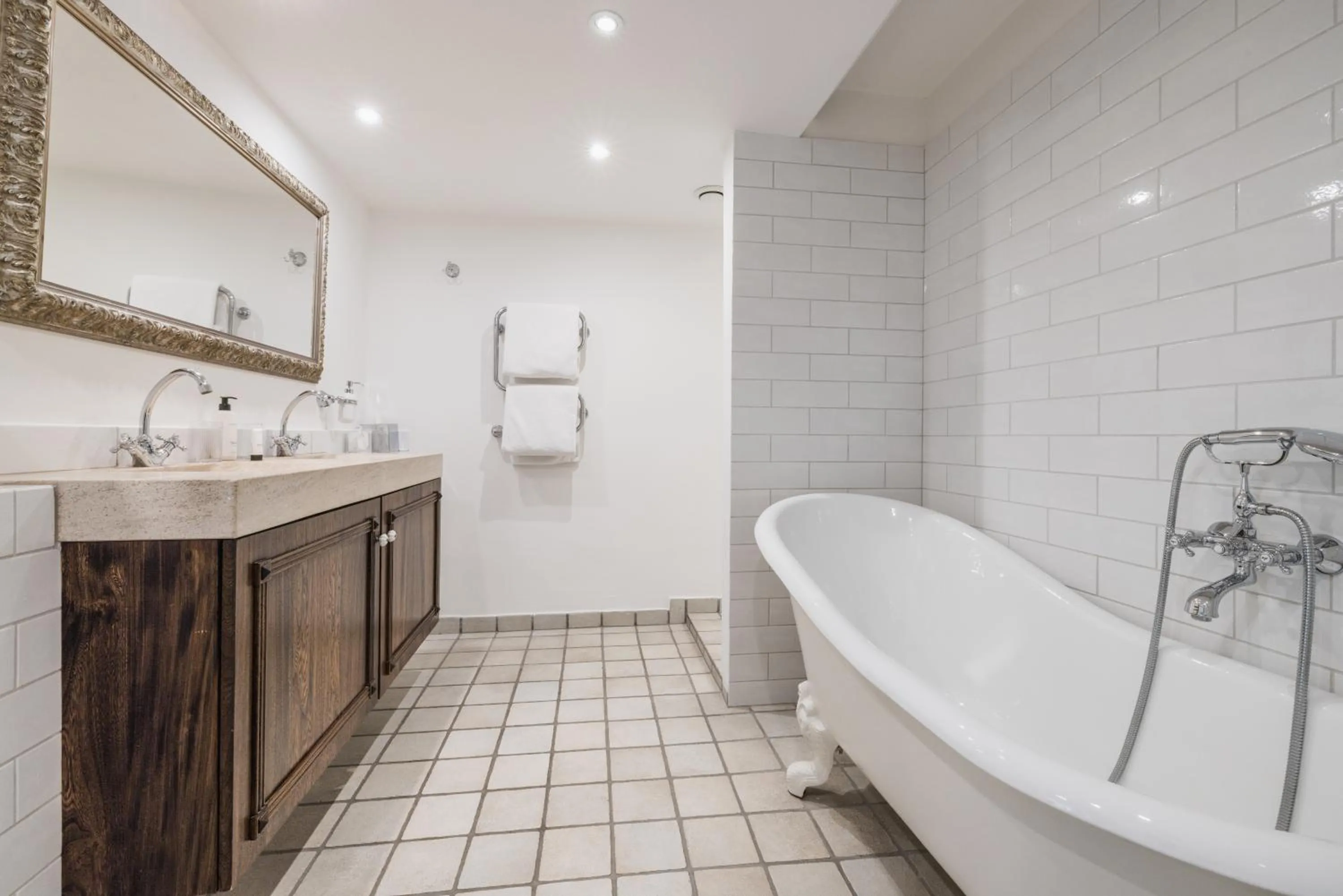 Property building in Château Le Cagnard