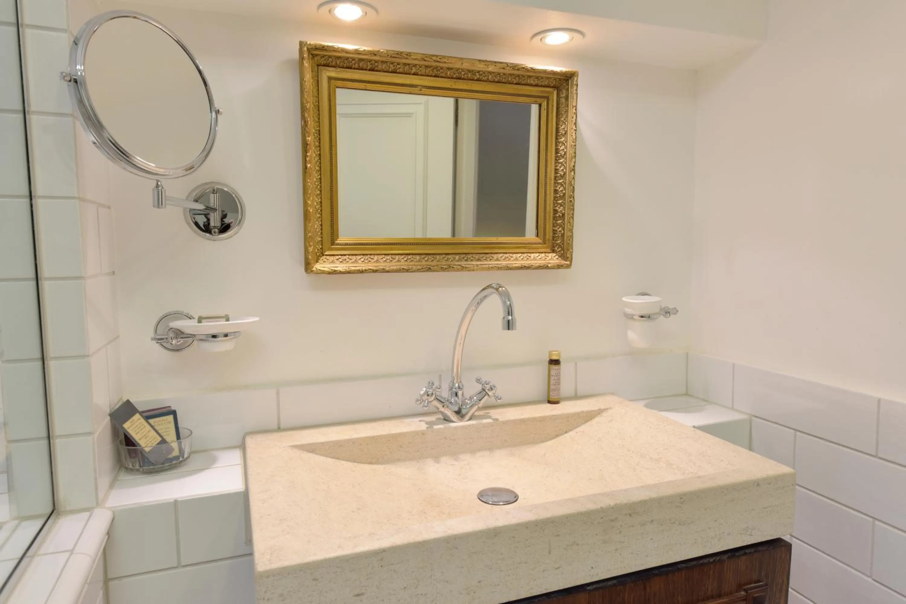 Bathroom in Château Le Cagnard