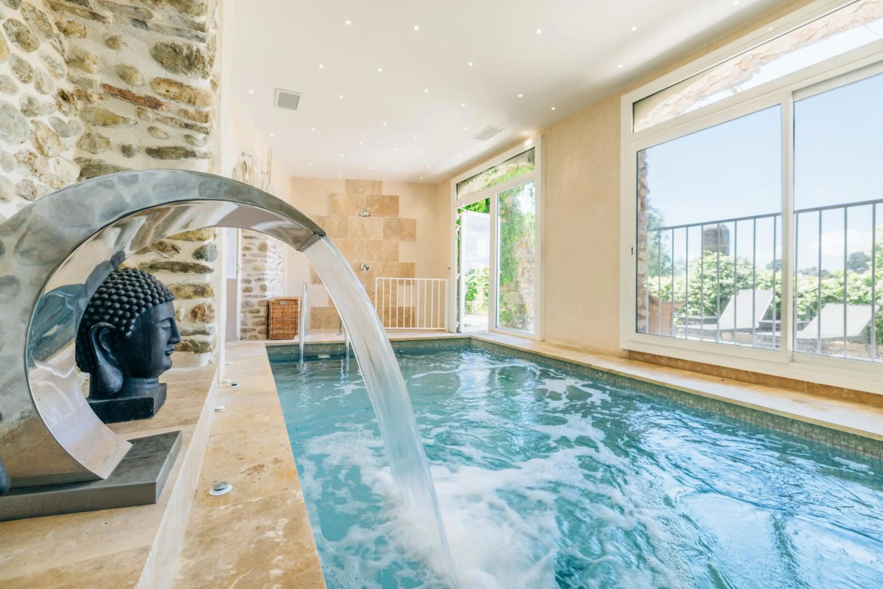 Swimming pool in Château Le Cagnard