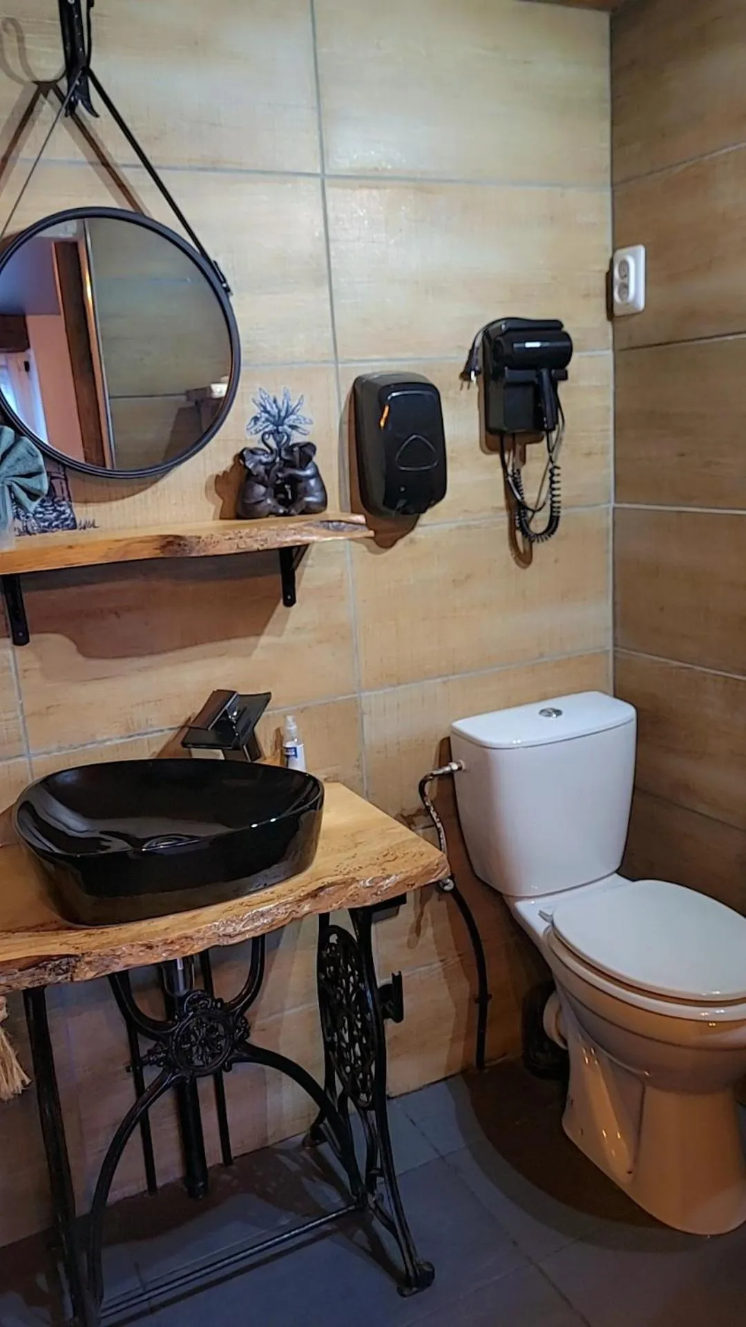 Toilet in Gîtes & Chambres d'hôtes Villa La Lorraine