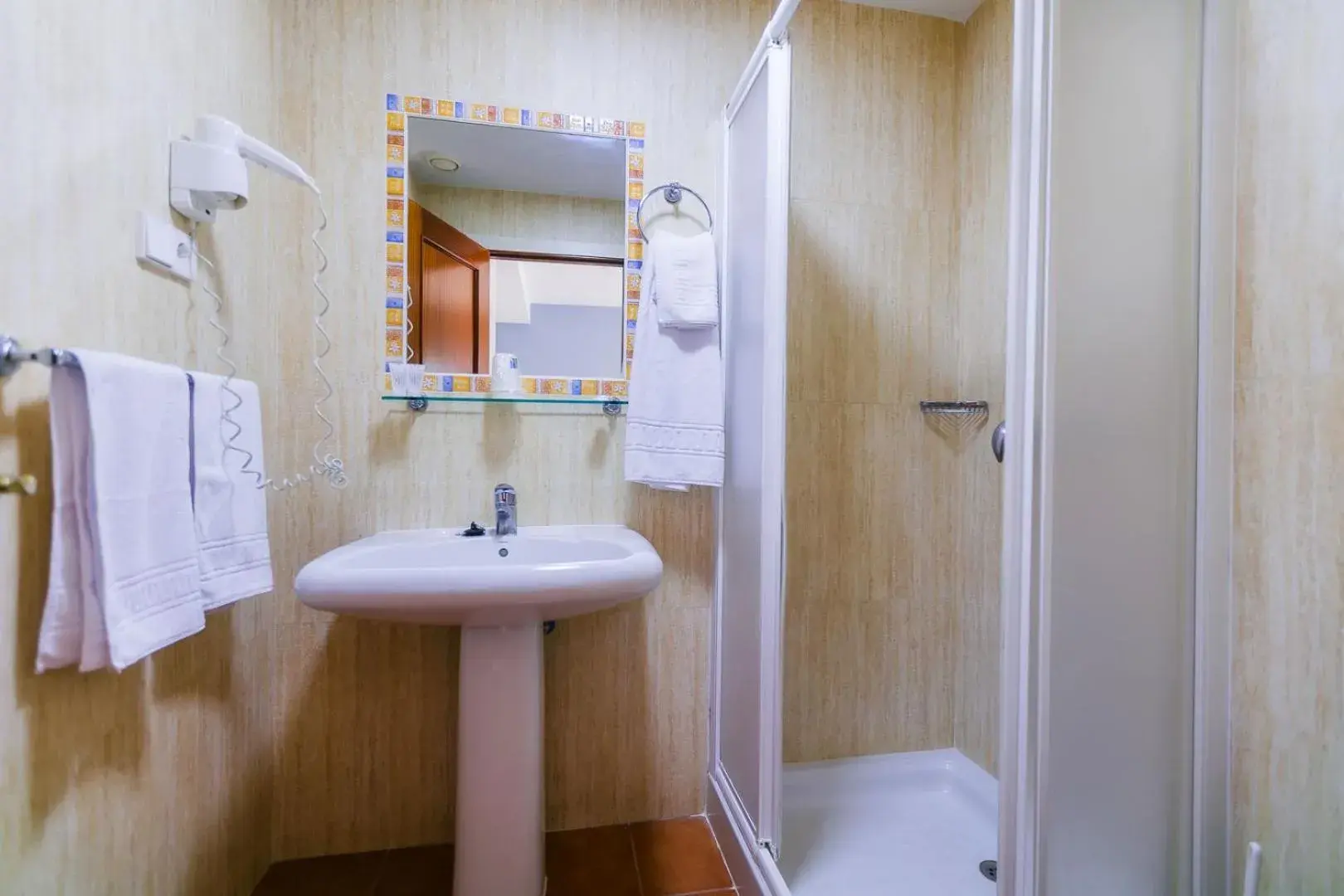 Double or Twin Room with Extra Bed (3 Adults) in Hotel Galicia Double or Twin Room with Extra Bed (3 Adults) in Hotel Galicia