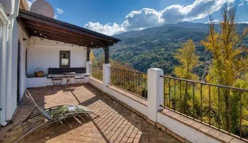 Casa Rural Arroyo de la Greda, your perfect base for activities in Sierra Nevada and Granada Casa Rural Arroyo de la Greda, your perfect base for activities in Sierra Nevada and Granada