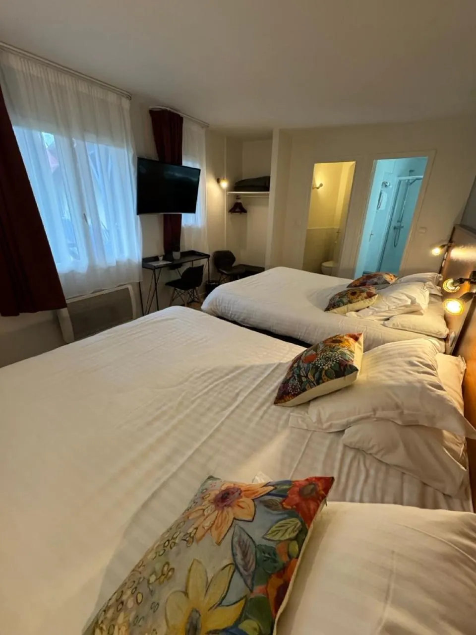 Bed in Cit'Hotel Capricorne