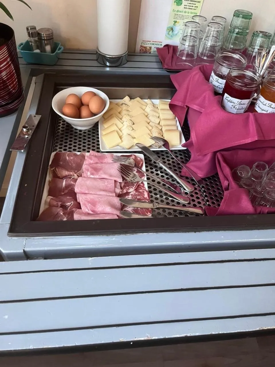 Buffet breakfast in Cit'Hotel Capricorne