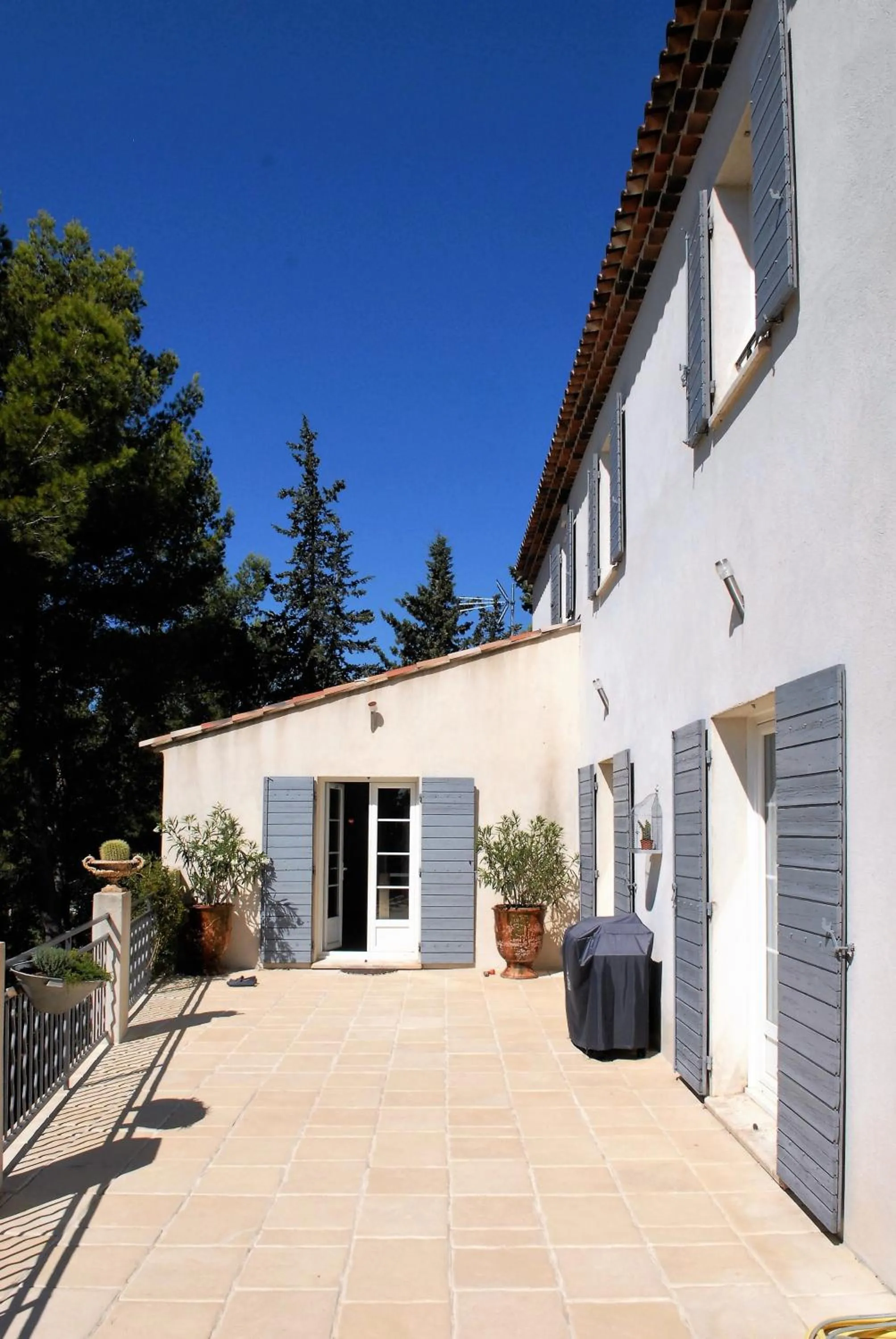 Property building in Lousoan