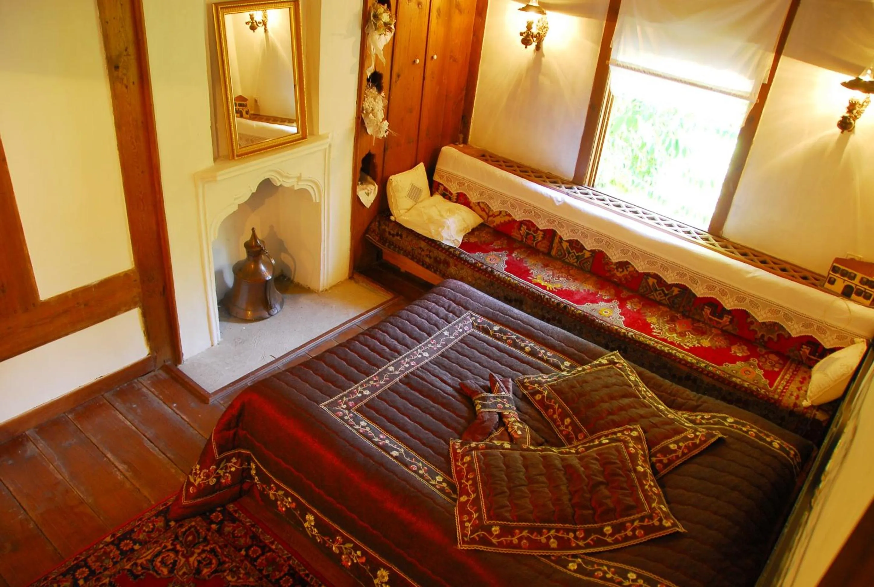 Seating area, Bed in Mehves Hanim Konagi