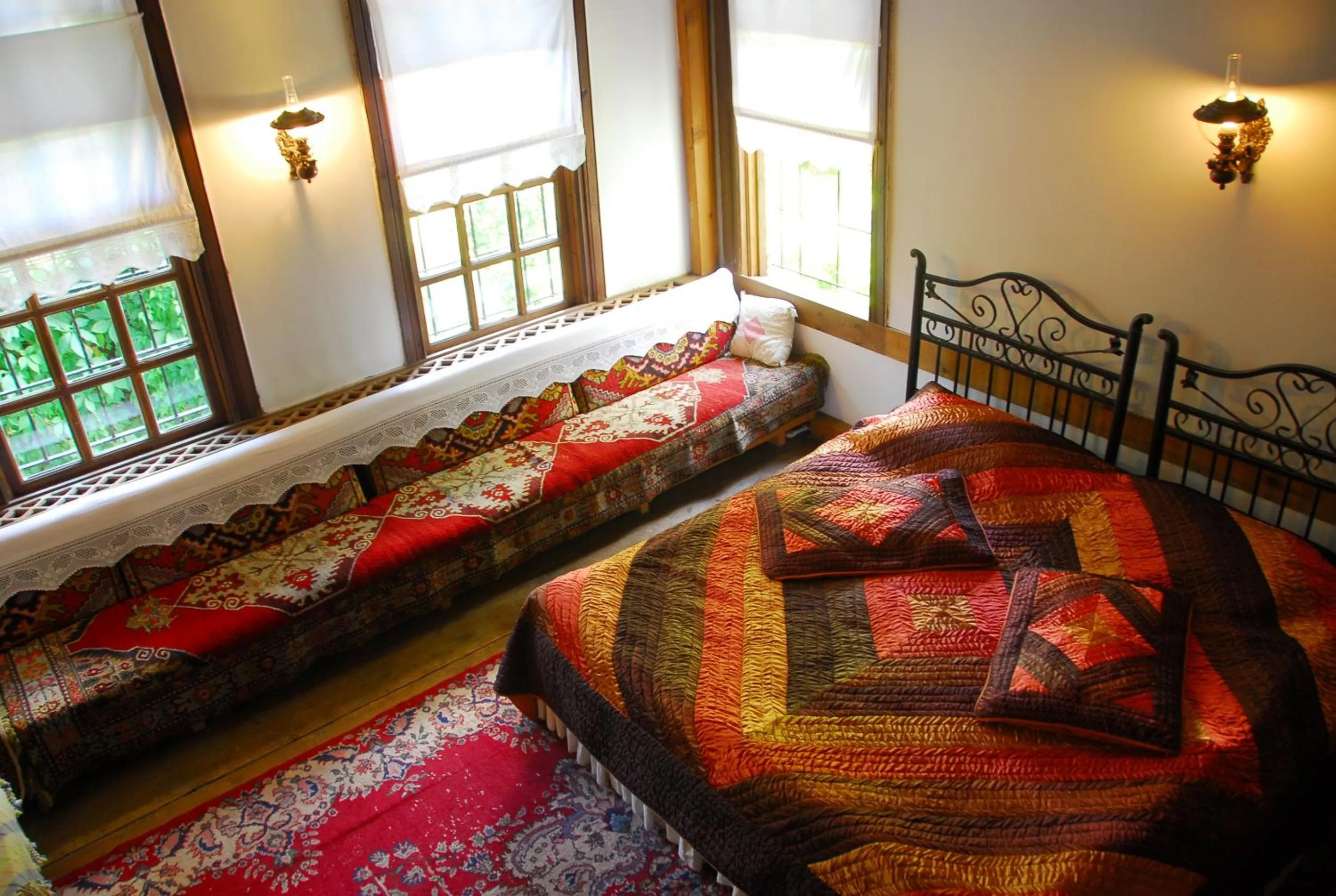 Photo of the whole room, Bed in Mehves Hanim Konagi