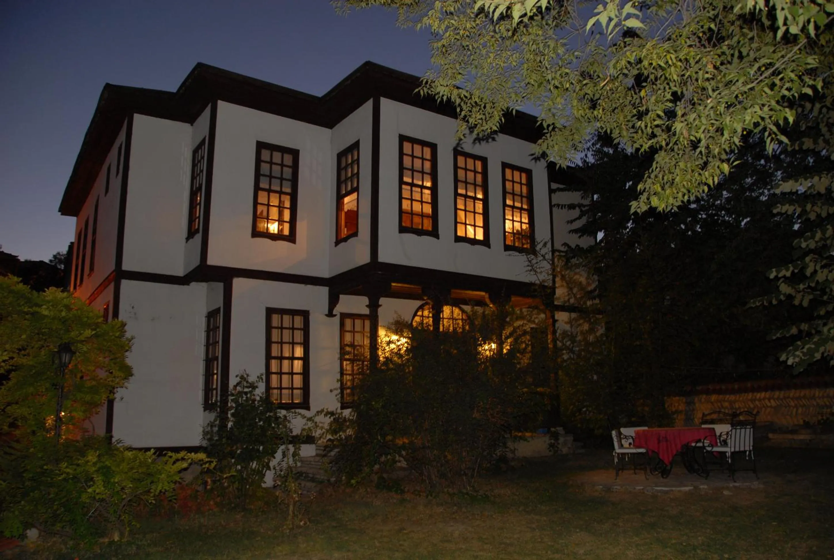 Property building in Mehves Hanim Konagi