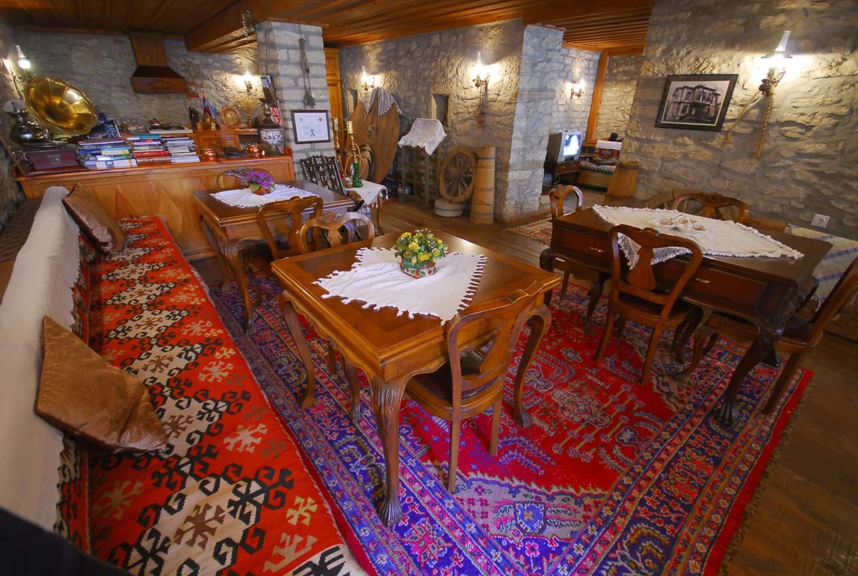 Communal lounge/ TV room in Mehves Hanim Konagi