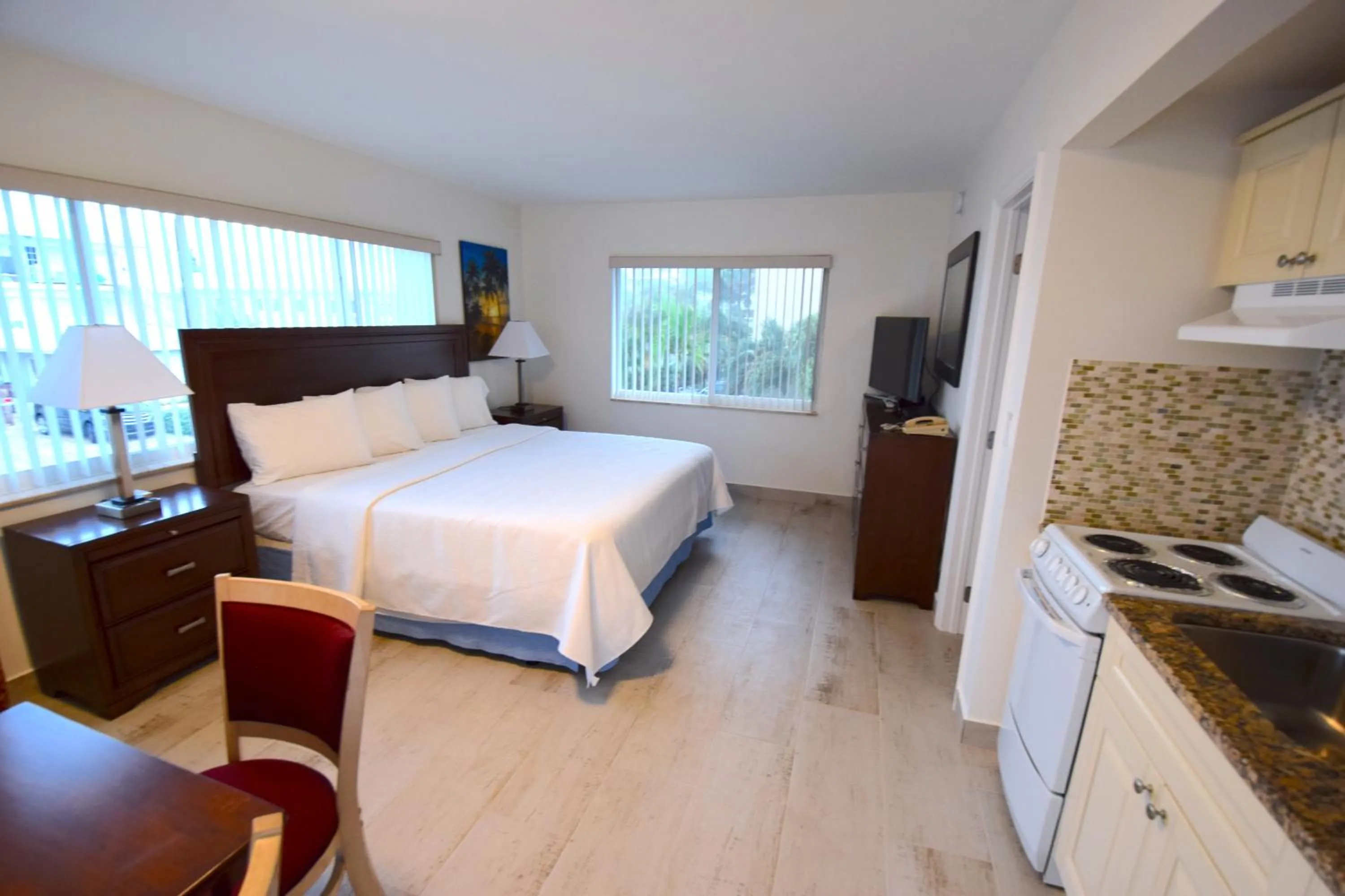 Photo of the whole room, Bed in Surf Side Resort