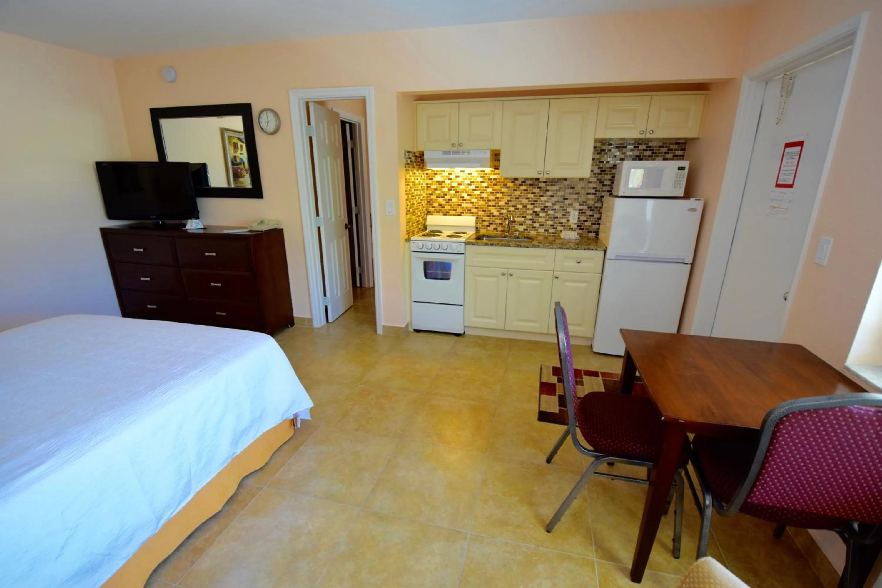 Photo of the whole room, Bed in Surf Side Resort