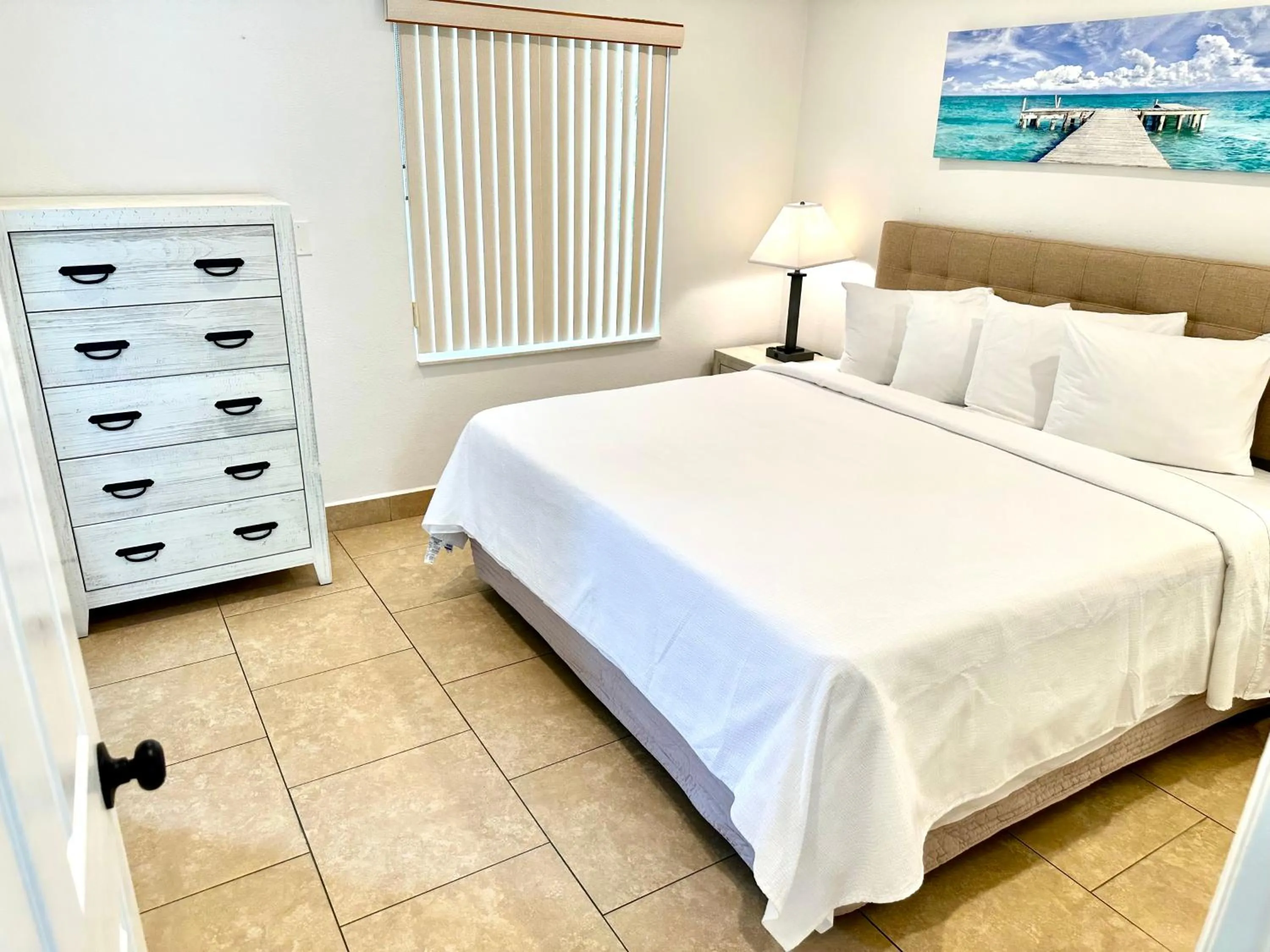 Bedroom, Bed in Surf Side Resort