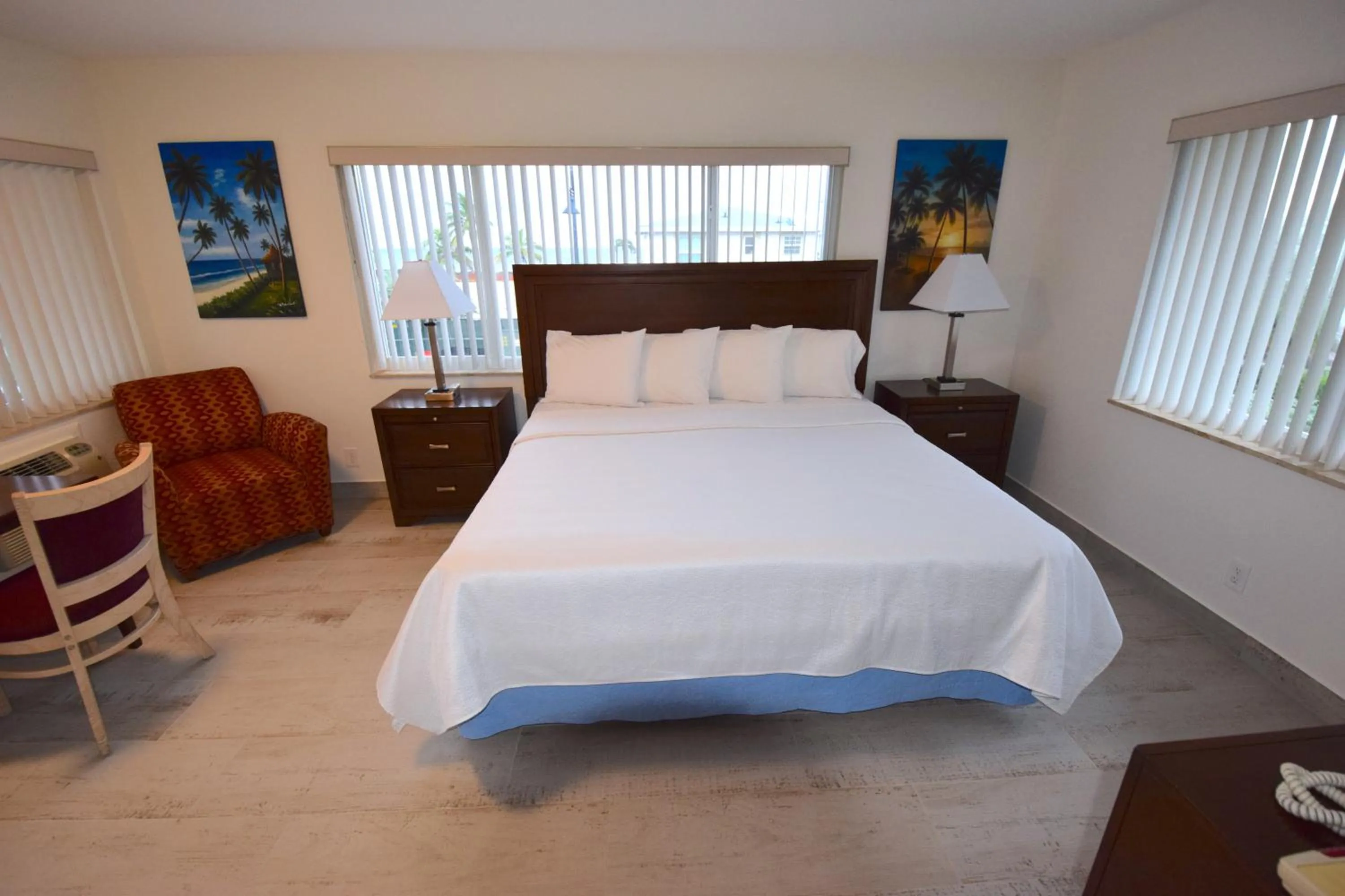 Photo of the whole room, Bed in Surf Side Resort