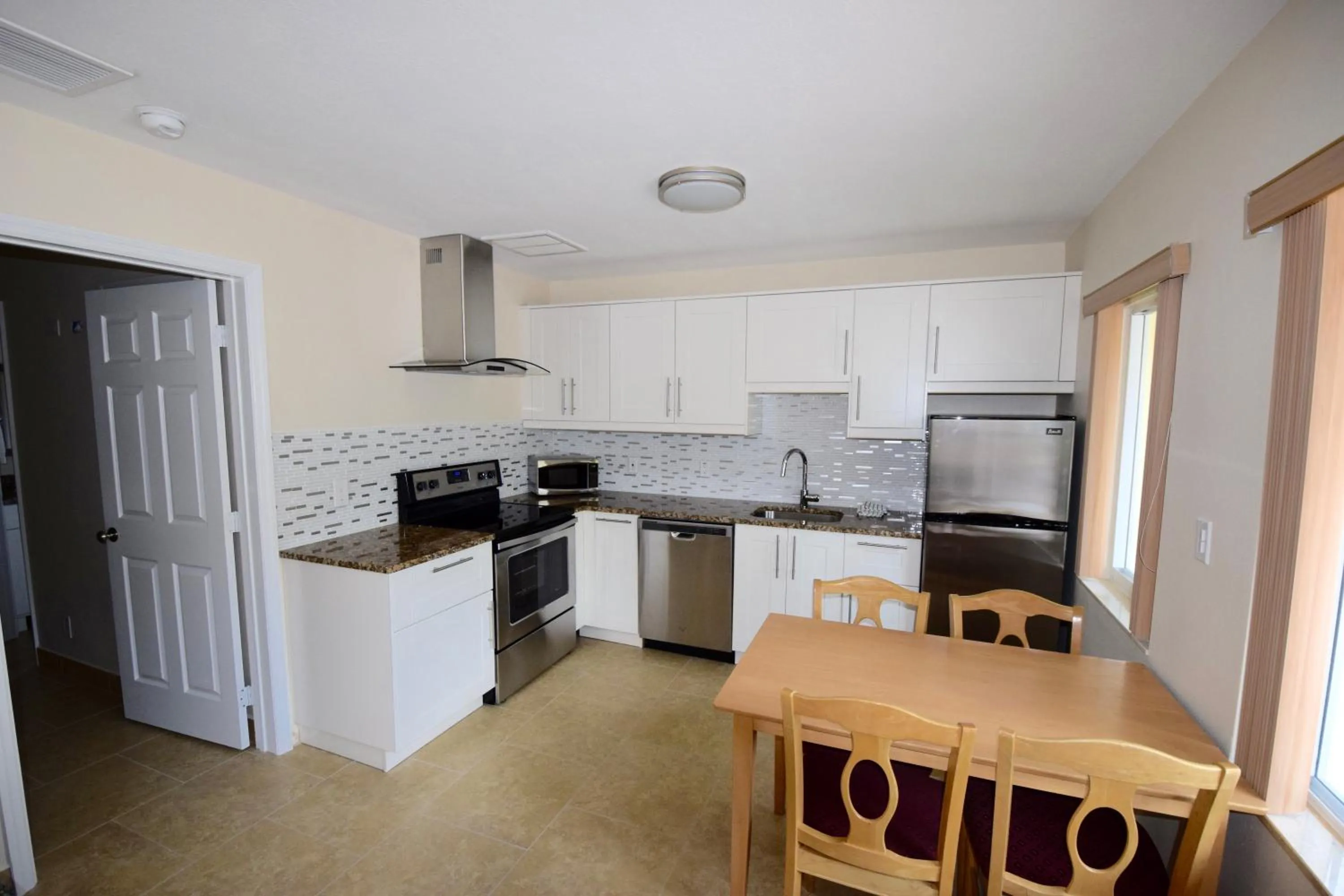 Kitchen or kitchenette in Surf Side Resort