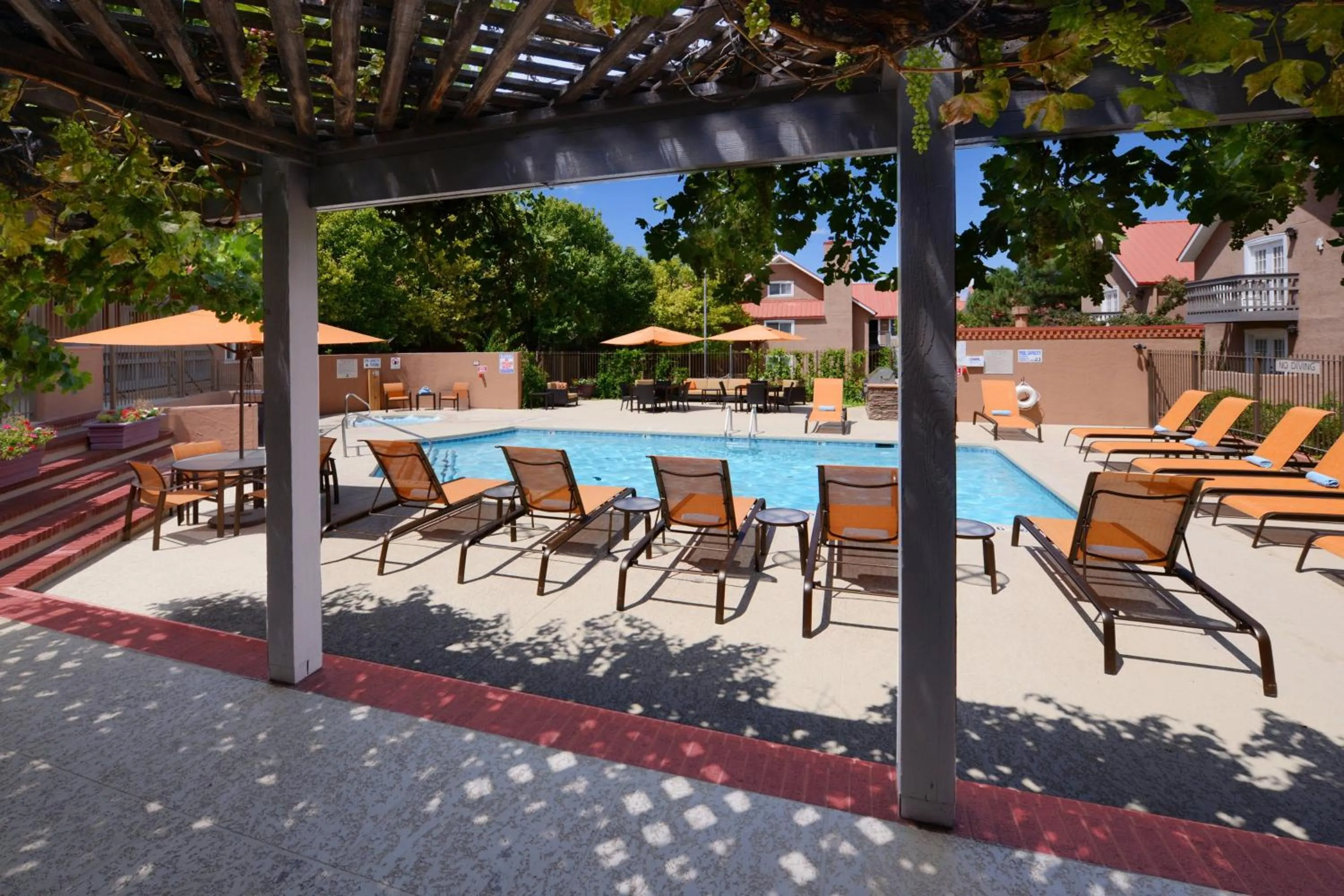 Swimming pool in Residence Inn Santa Fe