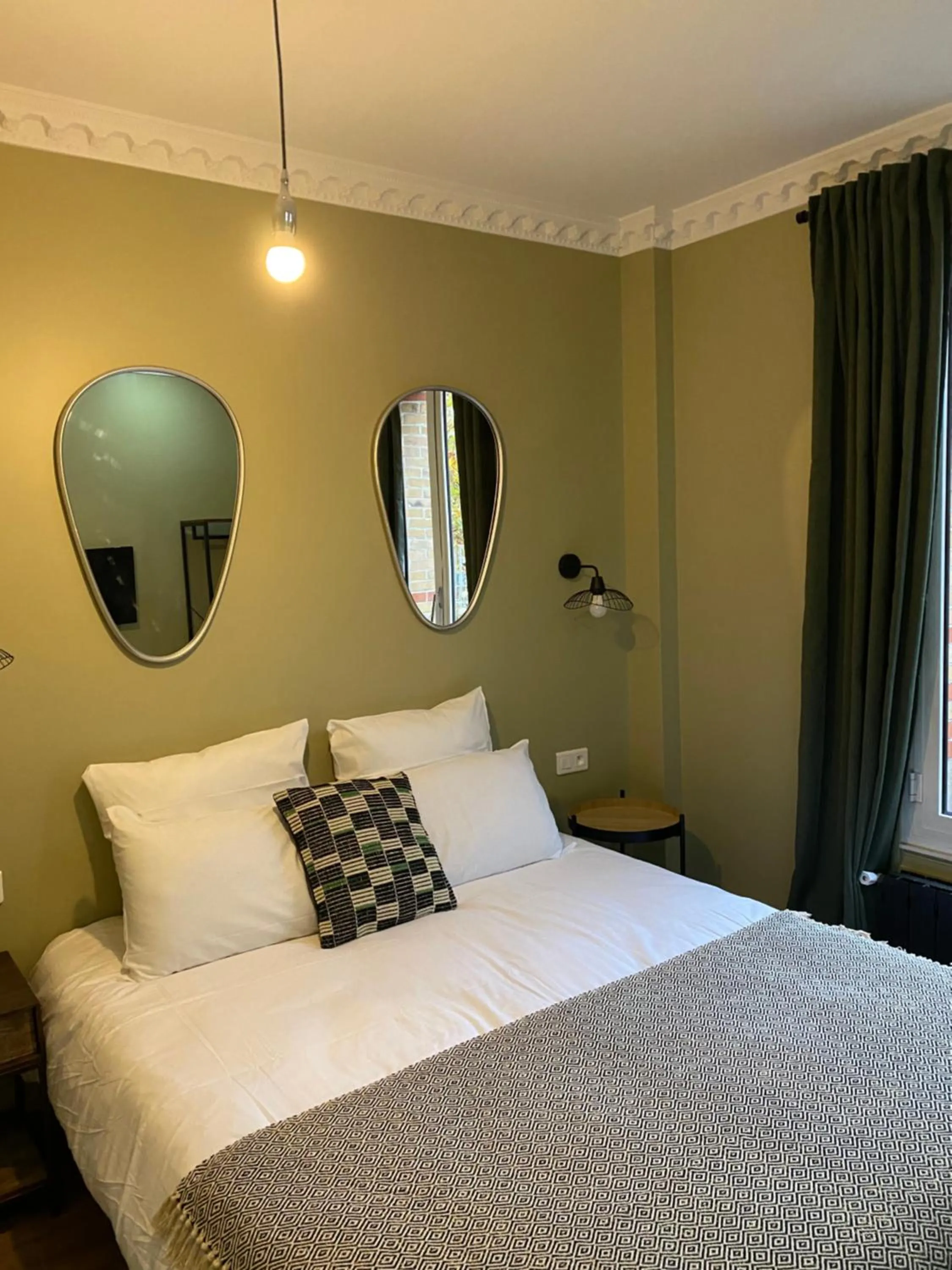 Bed in Le Grand Albert 1er