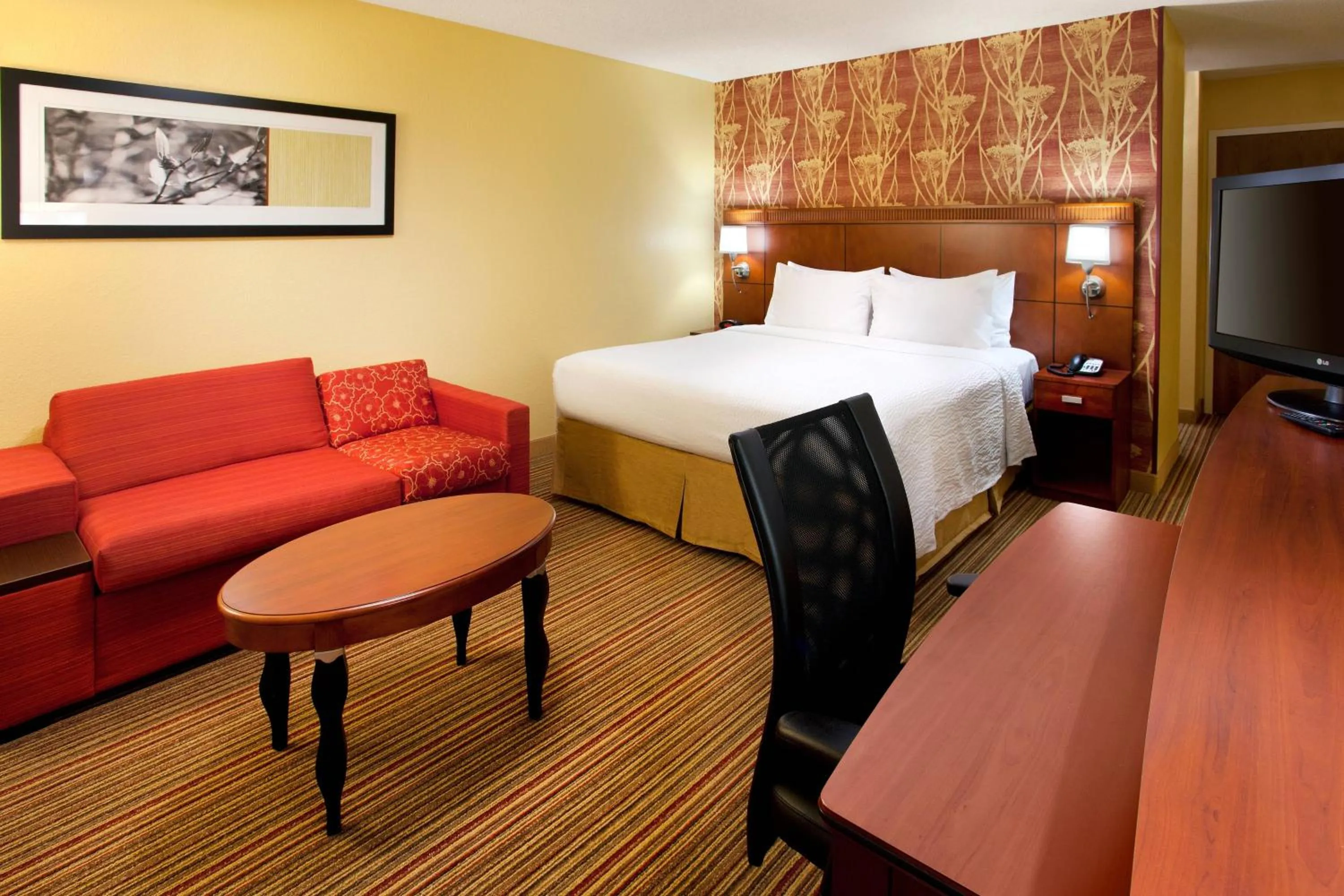 Photo of the whole room, Bed in Courtyard by Marriott San Diego Sorrento Valley