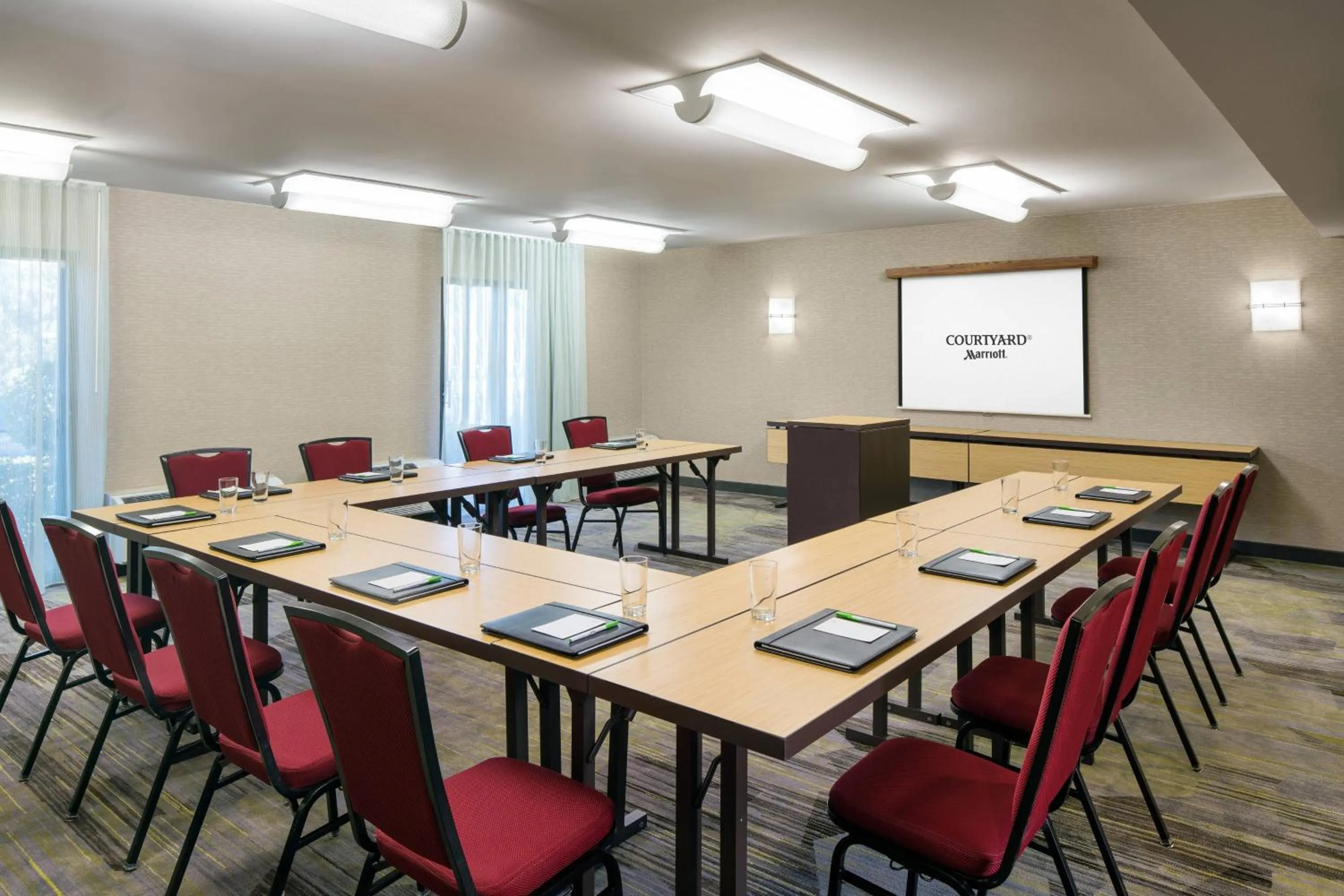 Meeting/conference room in Courtyard by Marriott San Diego Sorrento Valley