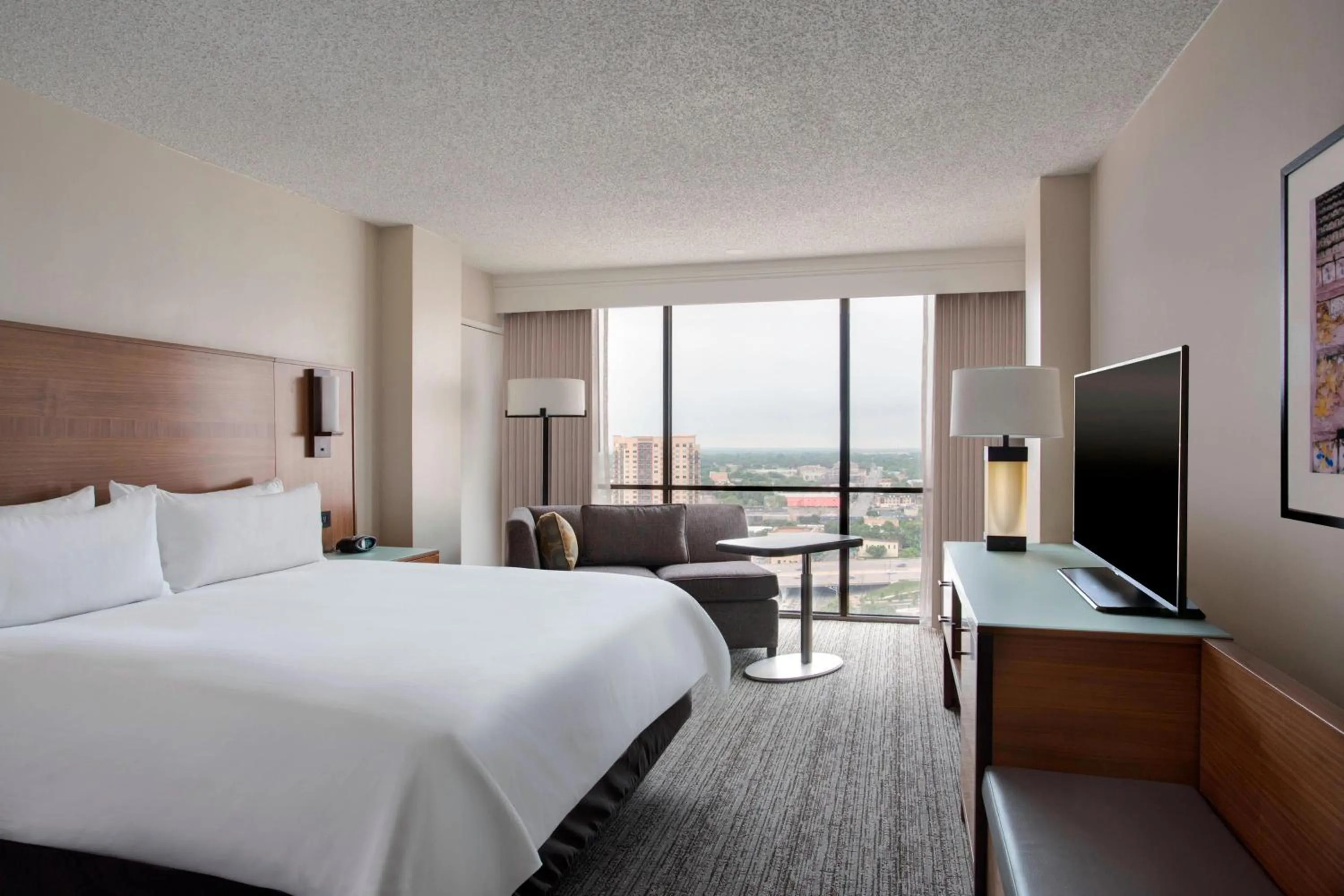 Photo of the whole room, Bed in San Antonio Marriott Riverwalk