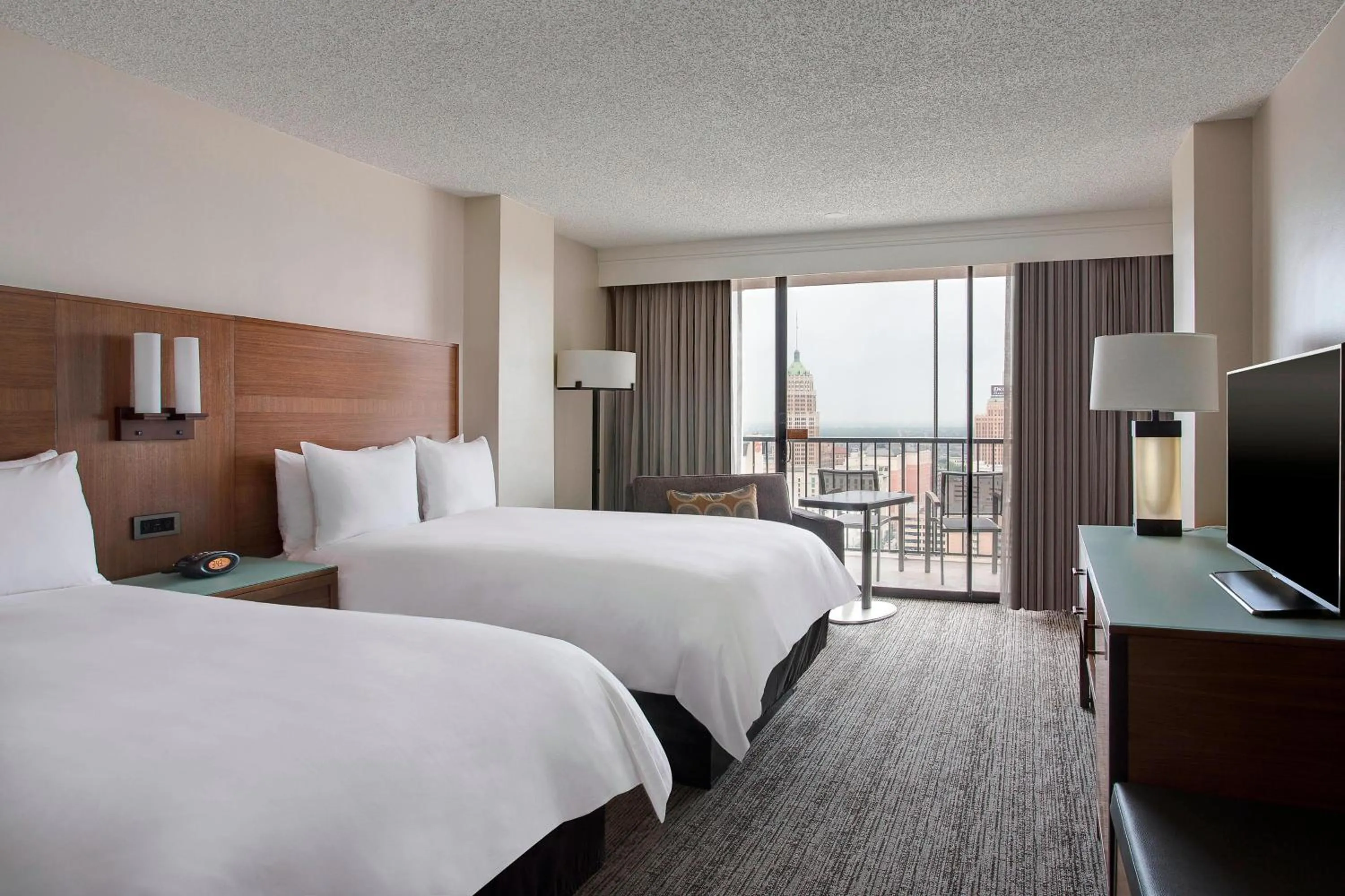 Photo of the whole room, Bed in San Antonio Marriott Riverwalk