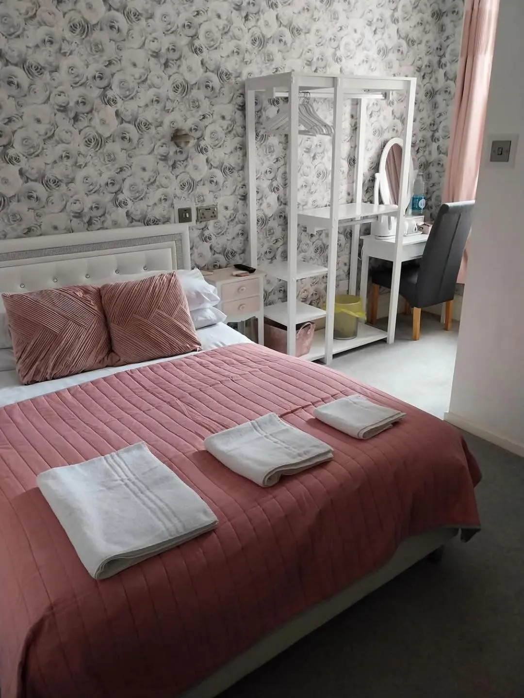 Bed in Delamere Hotel