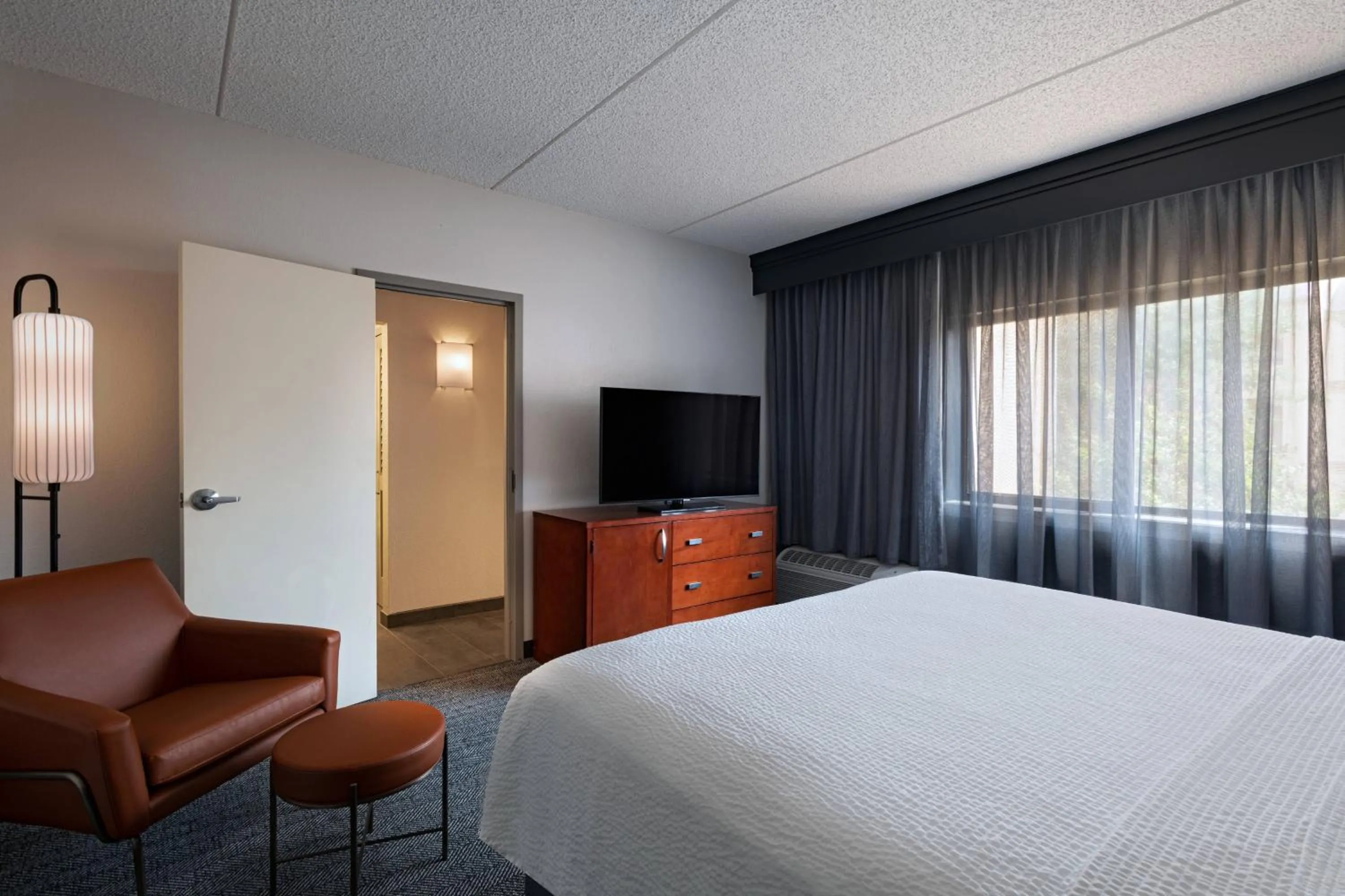 Photo of the whole room, Bed in Courtyard by Marriott San Antonio Medical Center