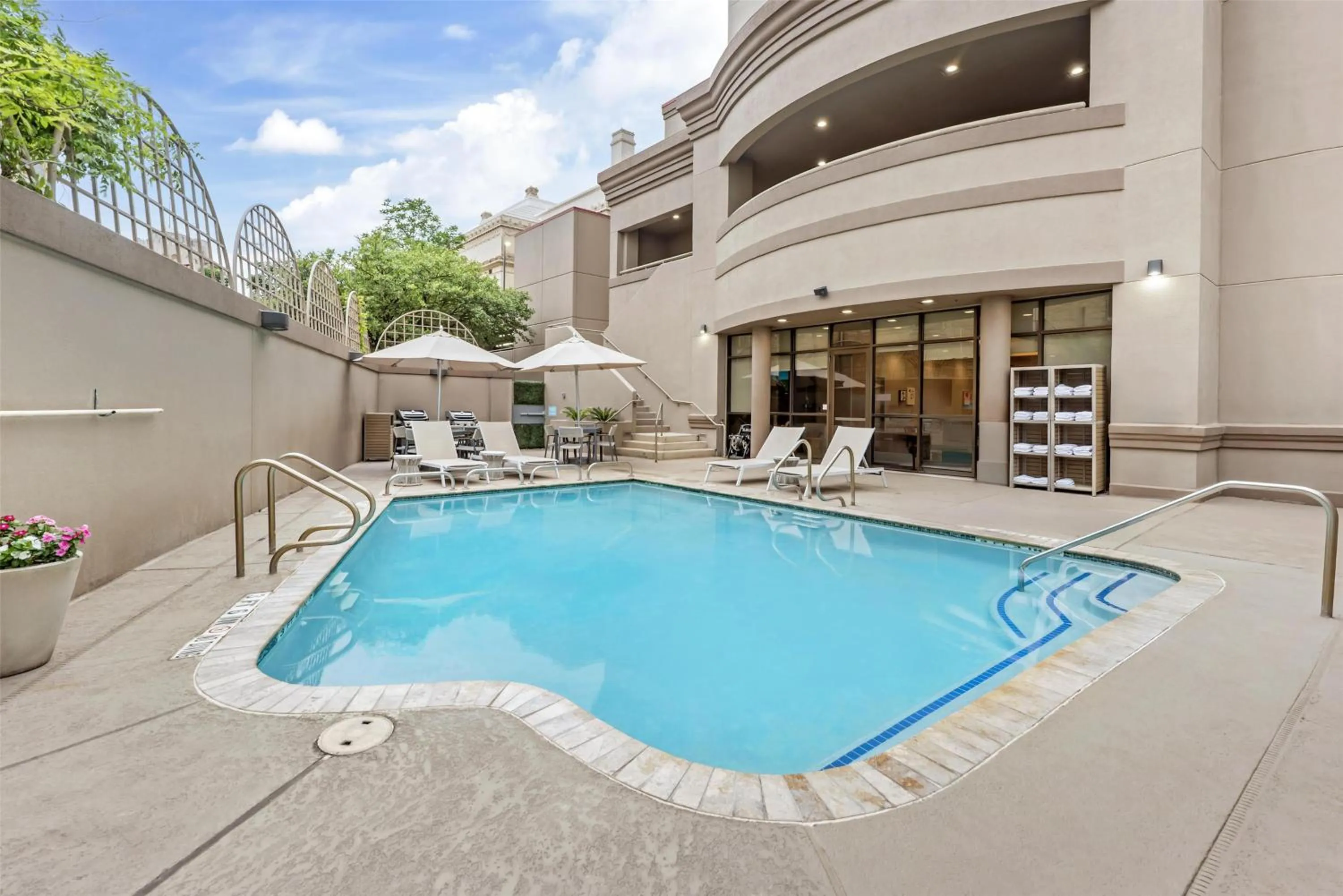 Pool view in Sonesta ES Suites San Antonio Downtown Alamo Plaza - Newly Renovated