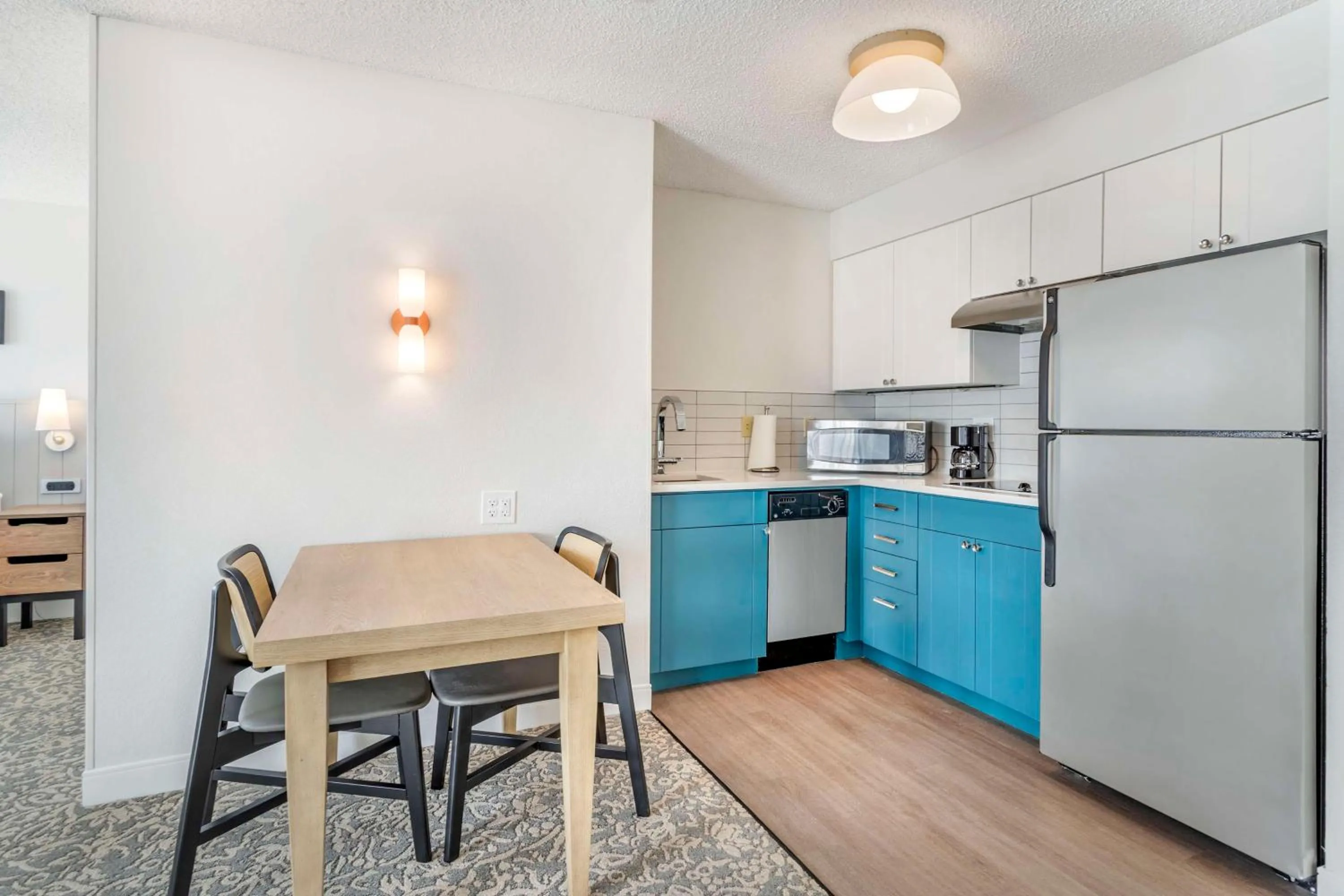 Kitchen or kitchenette in Sonesta ES Suites San Antonio Downtown Alamo Plaza - Newly Renovated