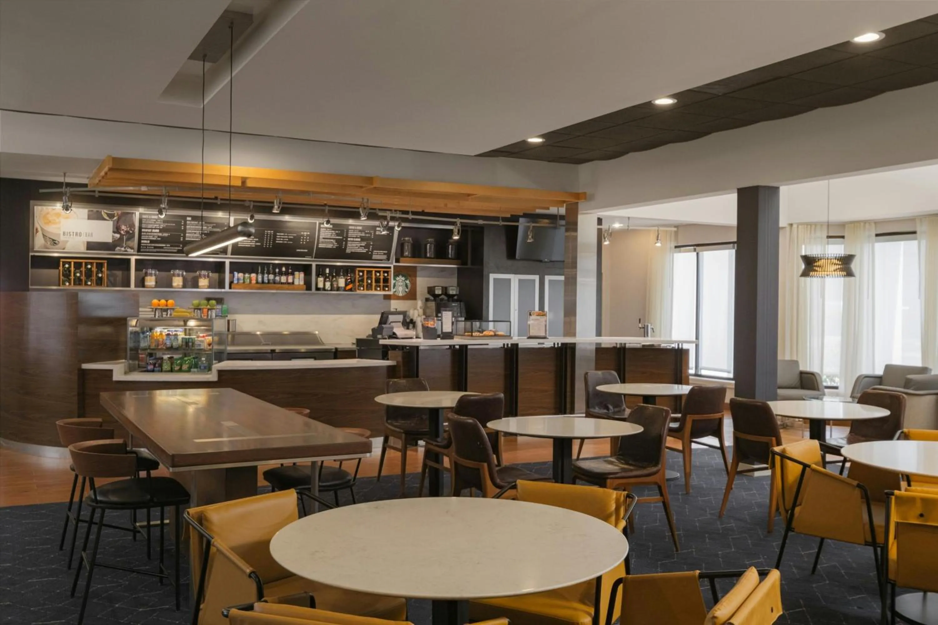 Breakfast in Courtyard by Marriott Louisville East