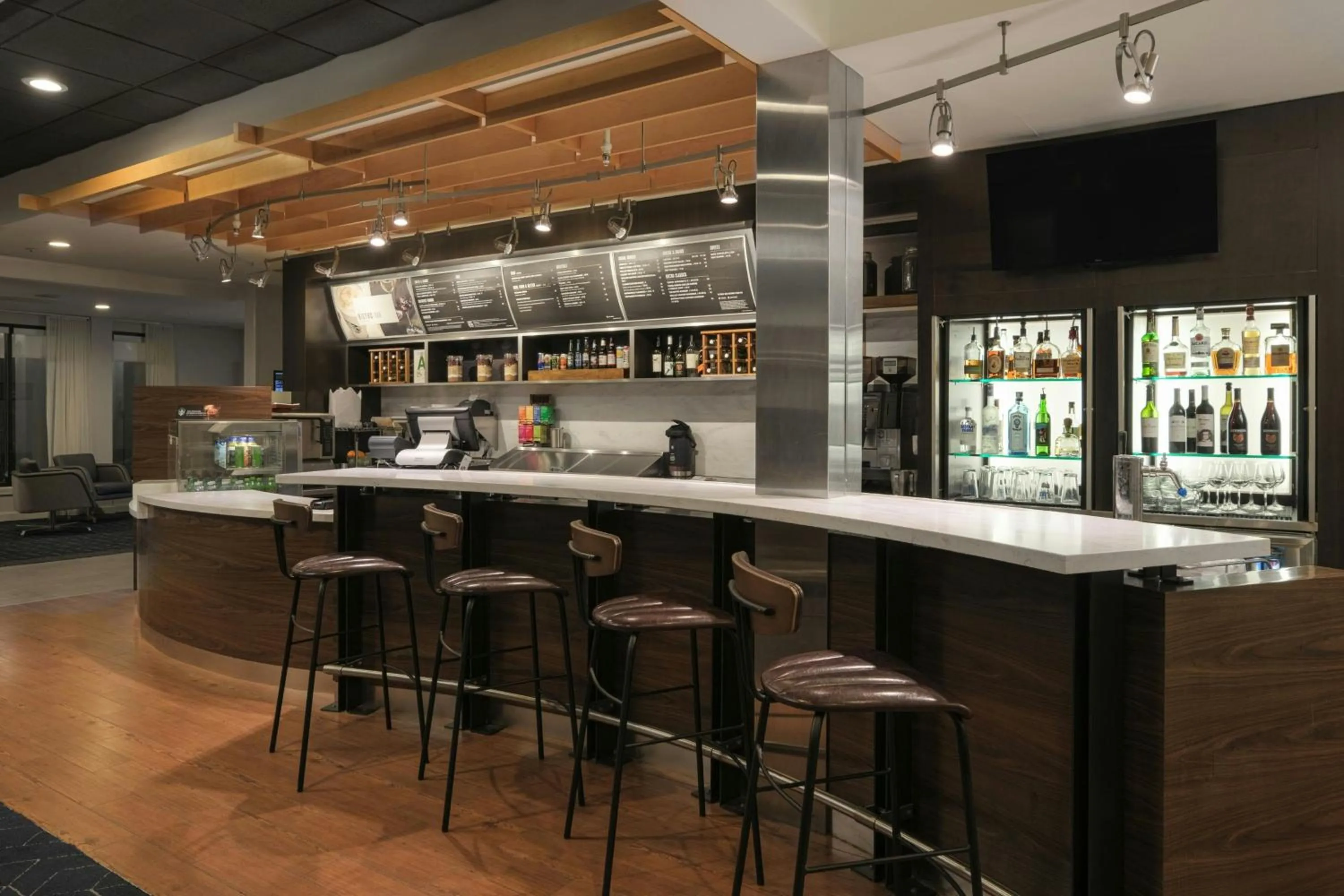 Lounge or bar in Courtyard by Marriott Louisville East
