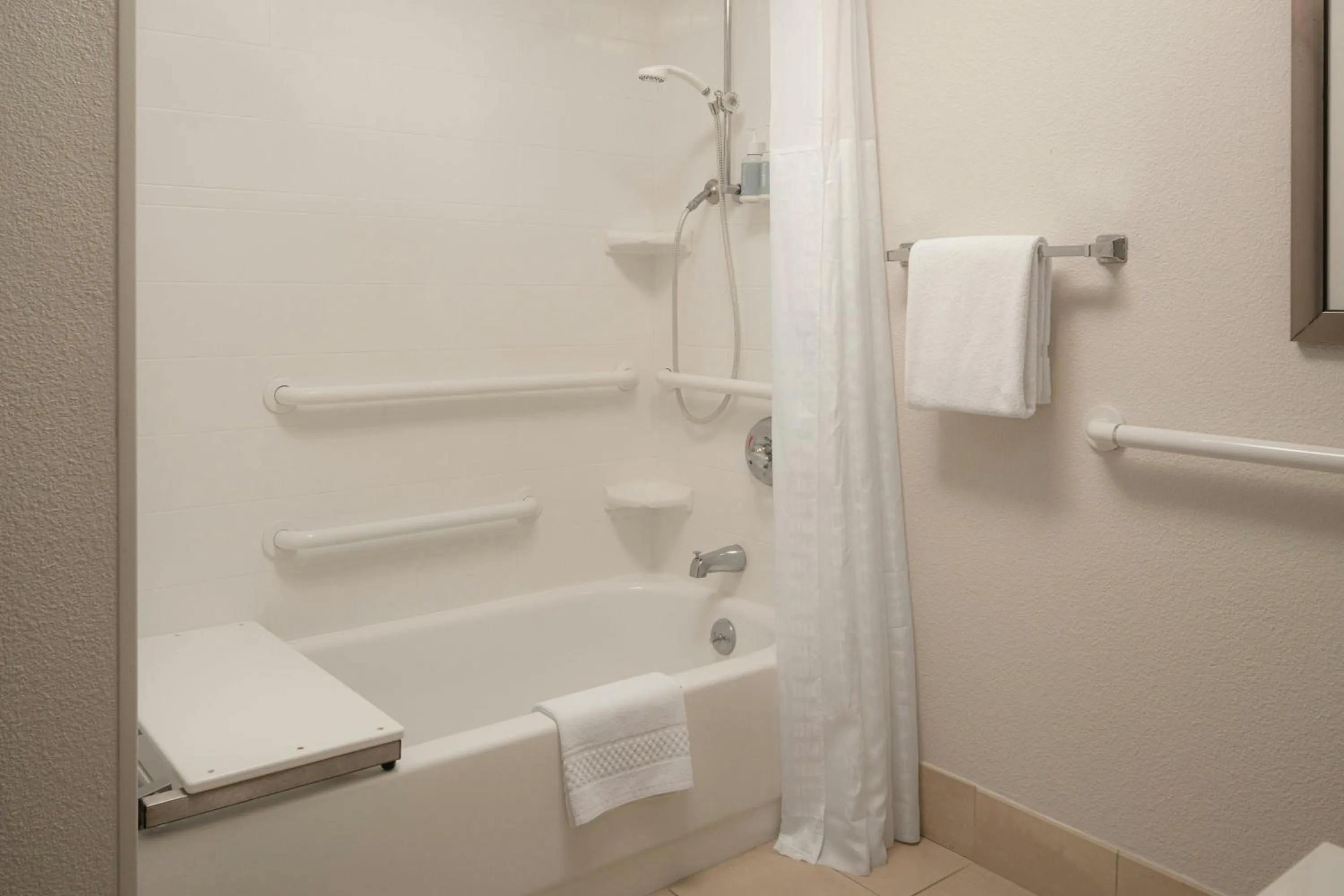 Photo of the whole room in Courtyard by Marriott Louisville East