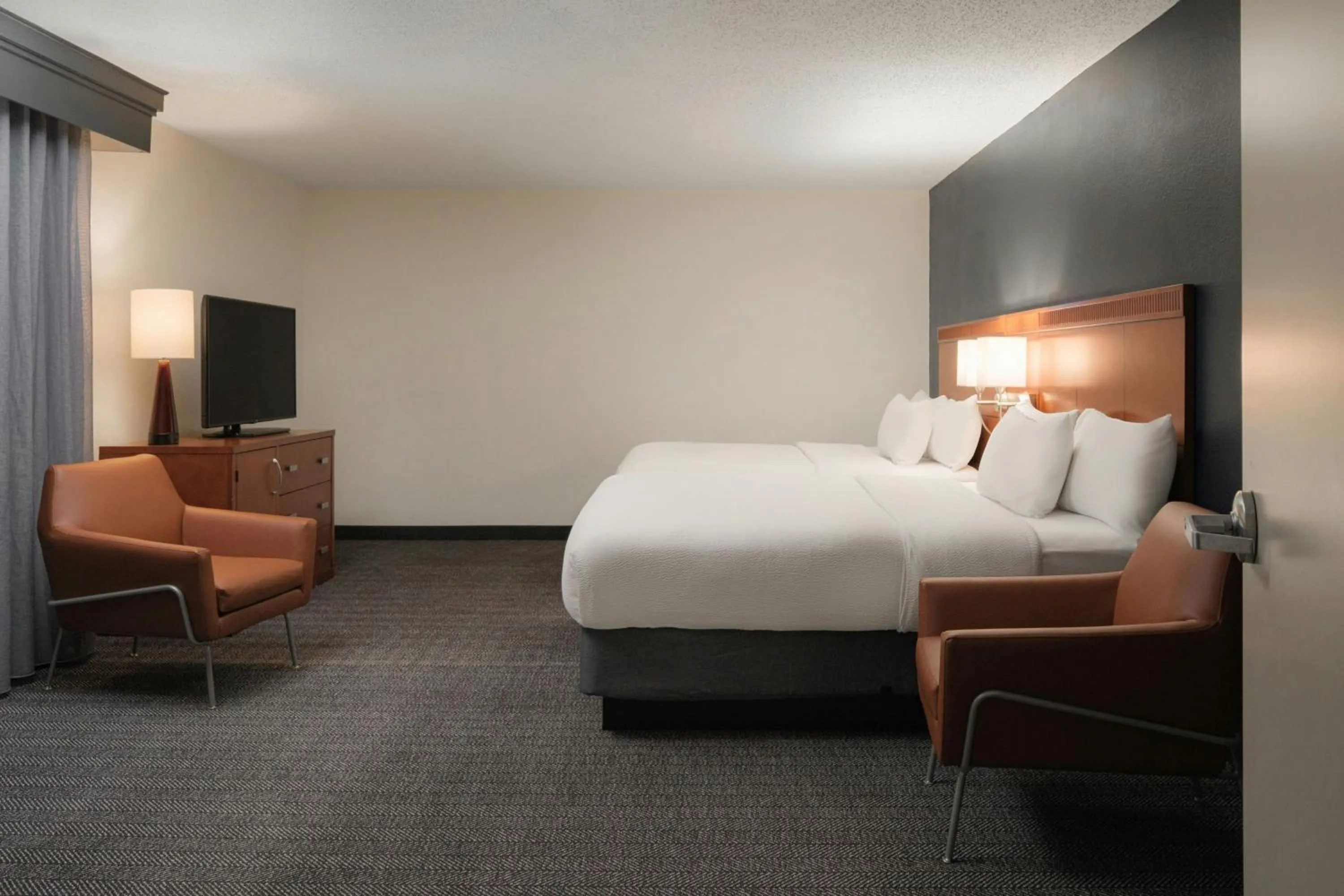 Bedroom, Bed in Courtyard by Marriott Louisville East