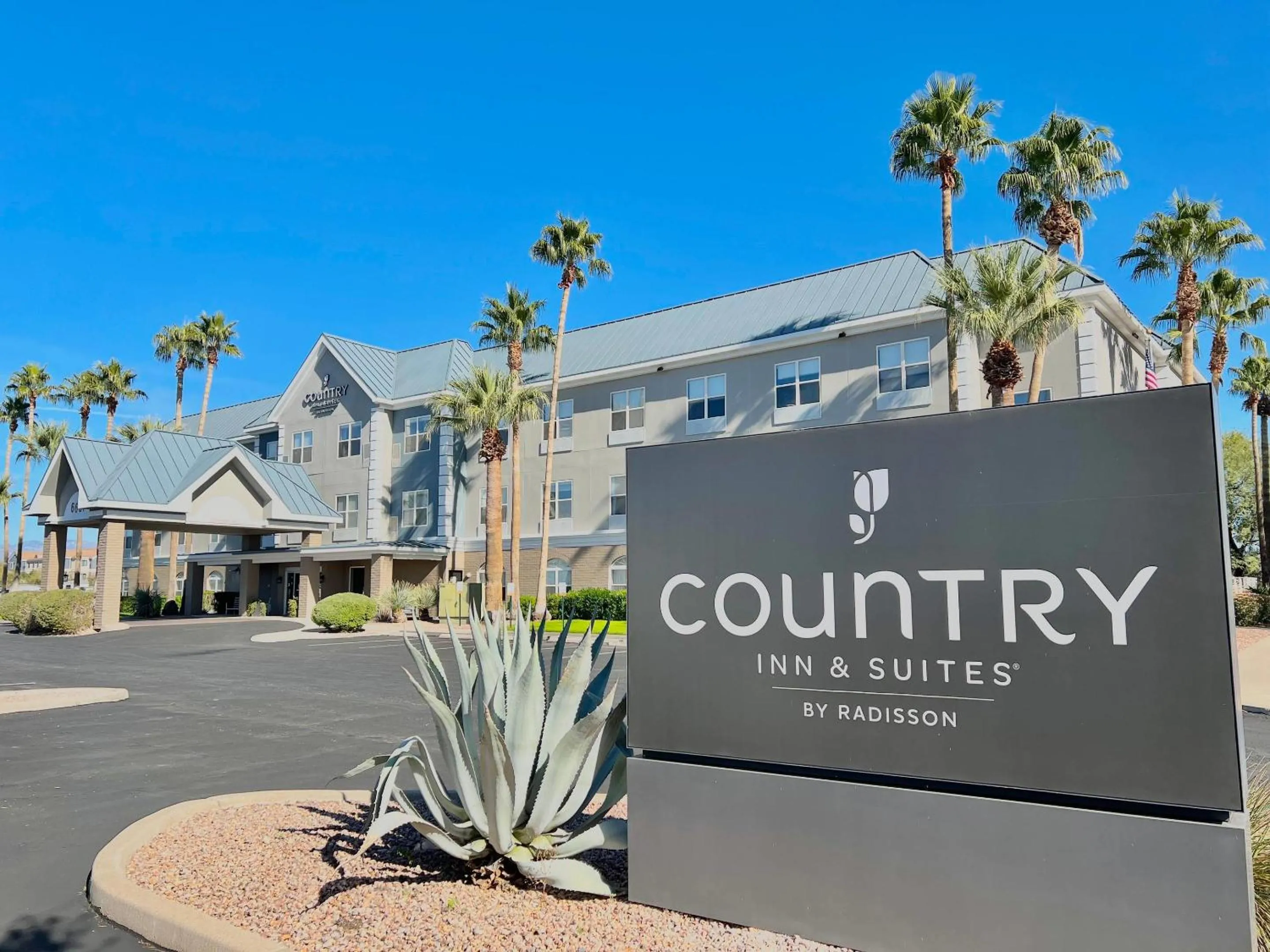 Property building in Country Inn & Suites by Radisson, Tucson Airport, AZ