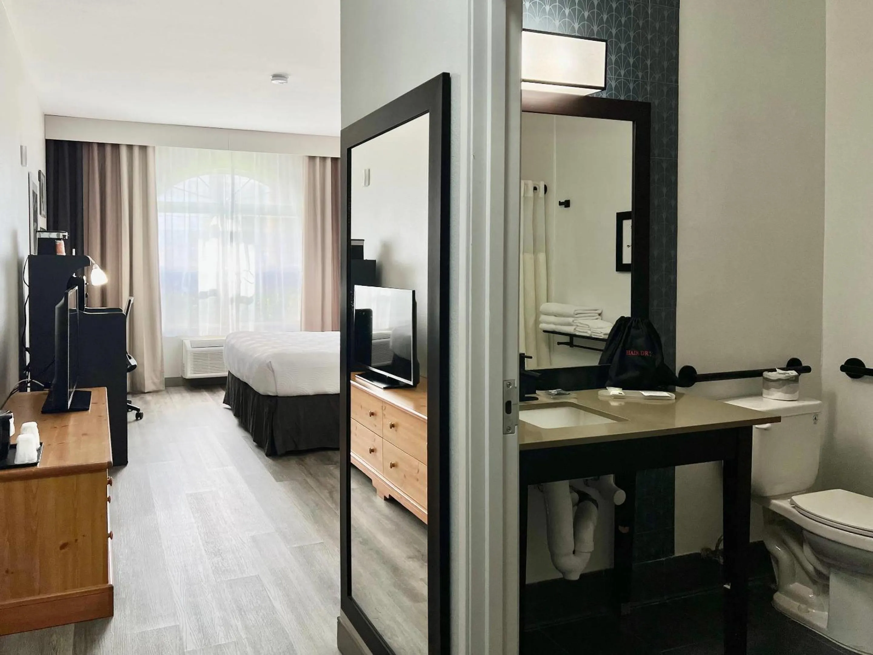 Bedroom, Bed in Country Inn & Suites by Radisson, Tucson Airport, AZ